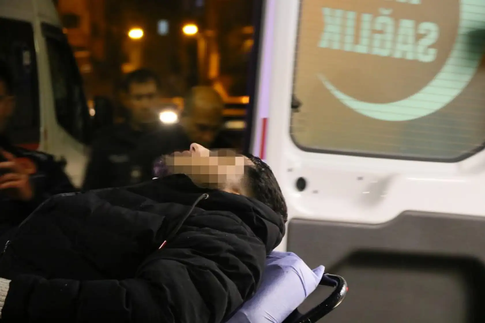İki otomobil sokak keşiminde çarpıştı: 2 yaralı