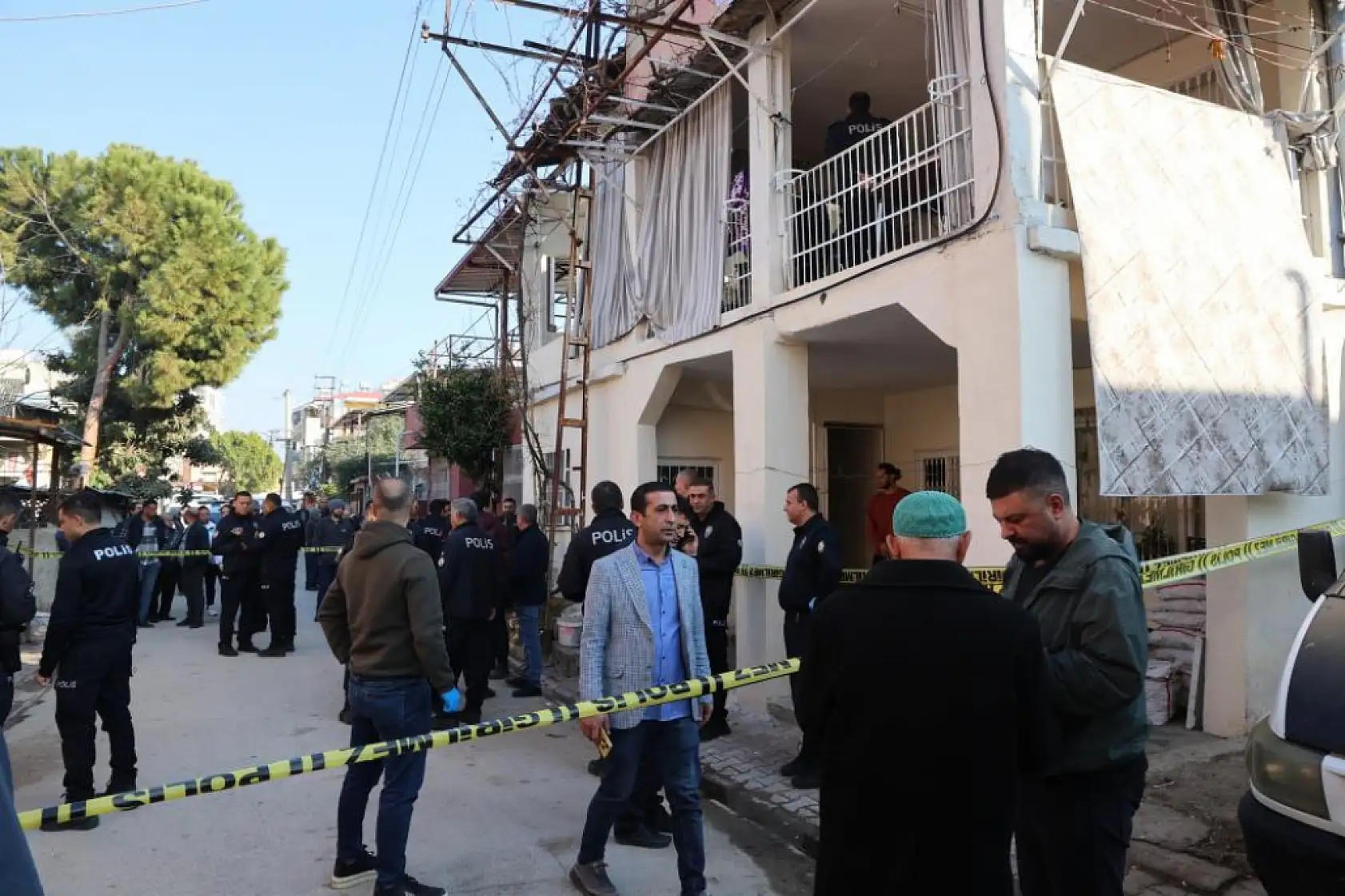 Kahvaltı sofrasında vahşet: İki kadın bir erkek bıçaklanarak öldürüldü