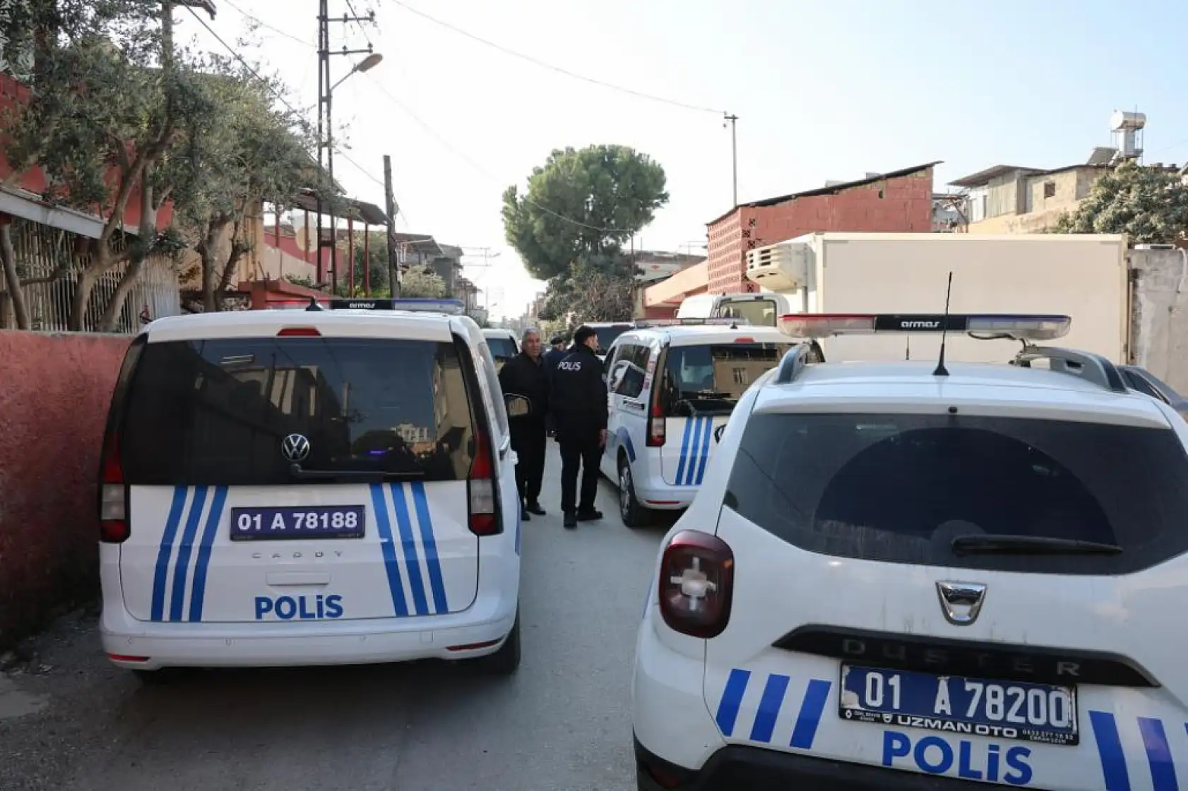 Kahvaltı sofrasında vahşet: İki kadın bir erkek bıçaklanarak öldürüldü