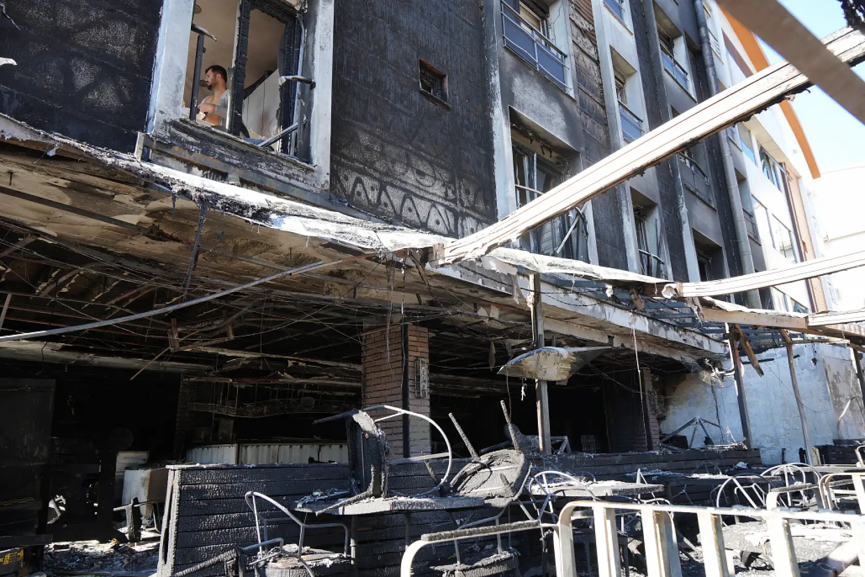 Gece alevler binayı sardı, korku dolu anlar yaşandı