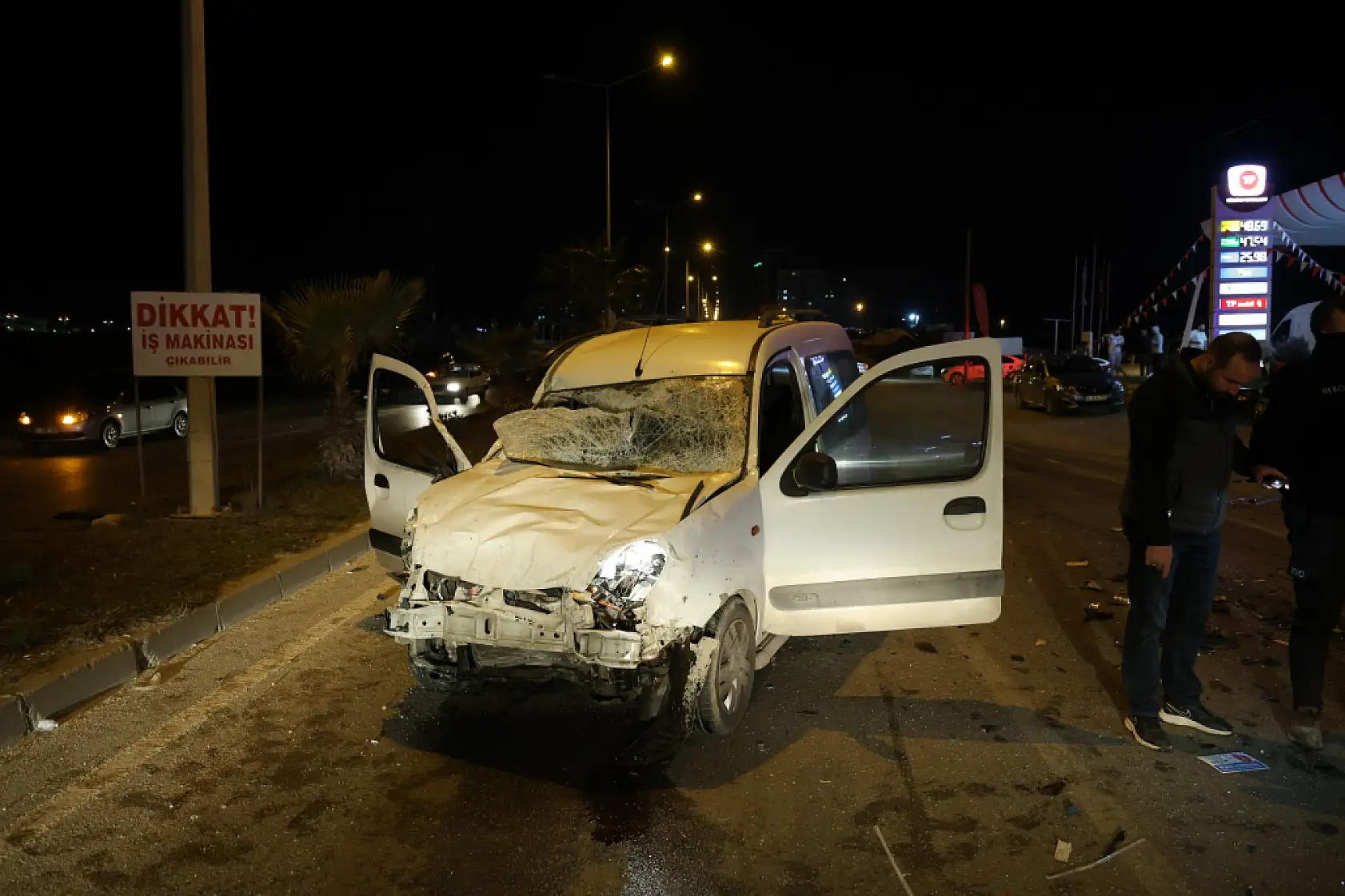 Feci kaza... Ters yöne girdi, karşıdan gelen araçla çarpıştı: 1 ölü, 2 yaralı