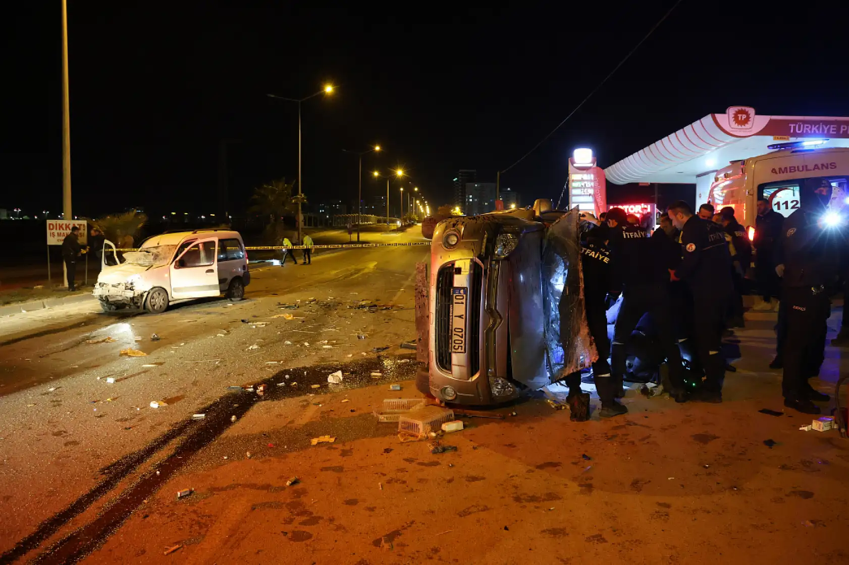Feci kaza... Ters yöne girdi, karşıdan gelen araçla çarpıştı: 1 ölü, 2 yaralı