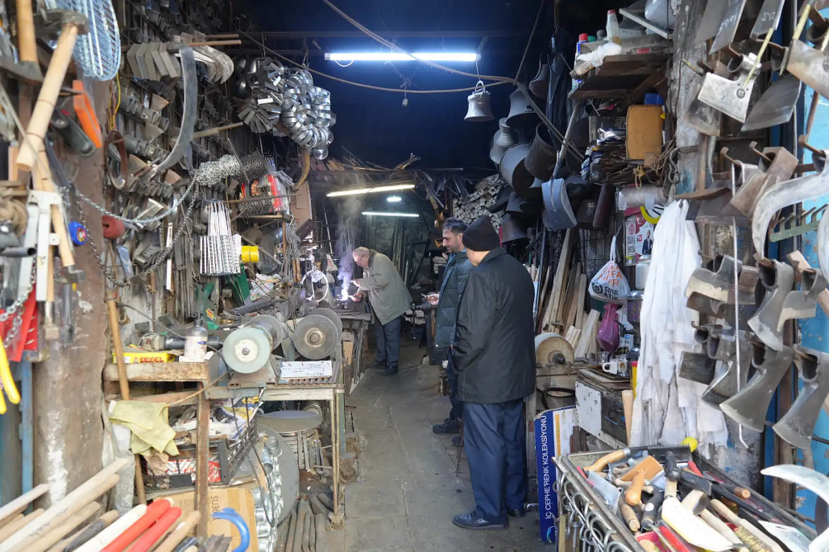 Papazlar demircideki 'Meryem Ana' figürlü tarihi kapının peşinde