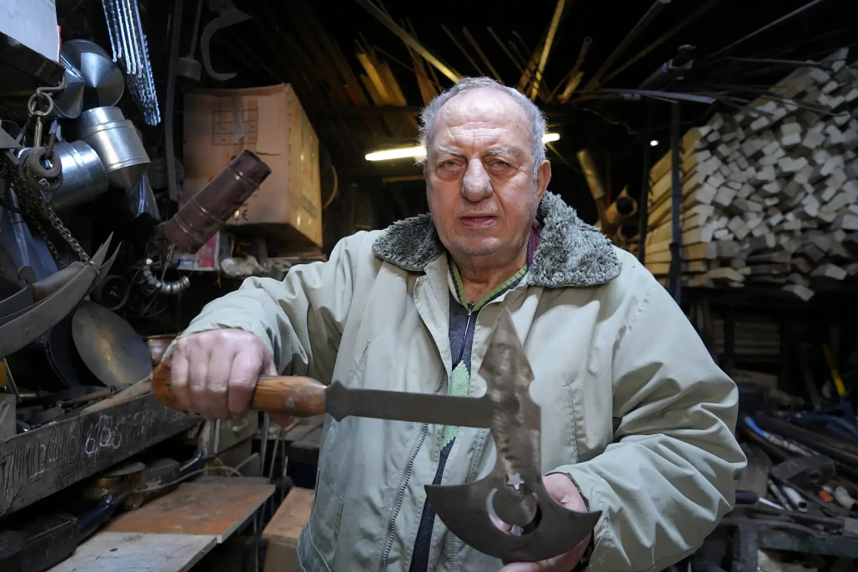 Papazlar demircideki 'Meryem Ana' figürlü tarihi kapının peşinde