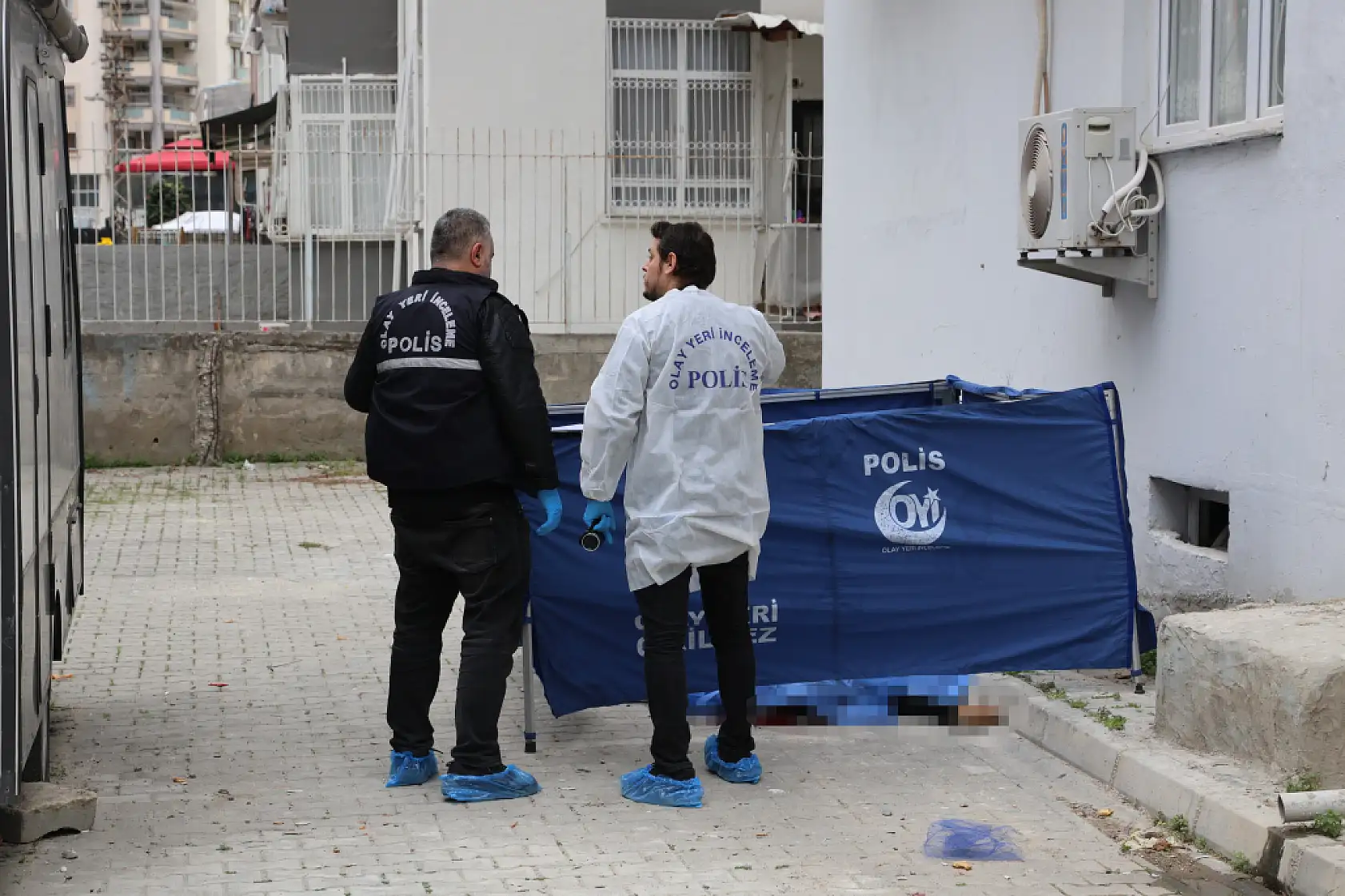 Cam silerken 13. kattan düşen kadın hayatını kaybetti