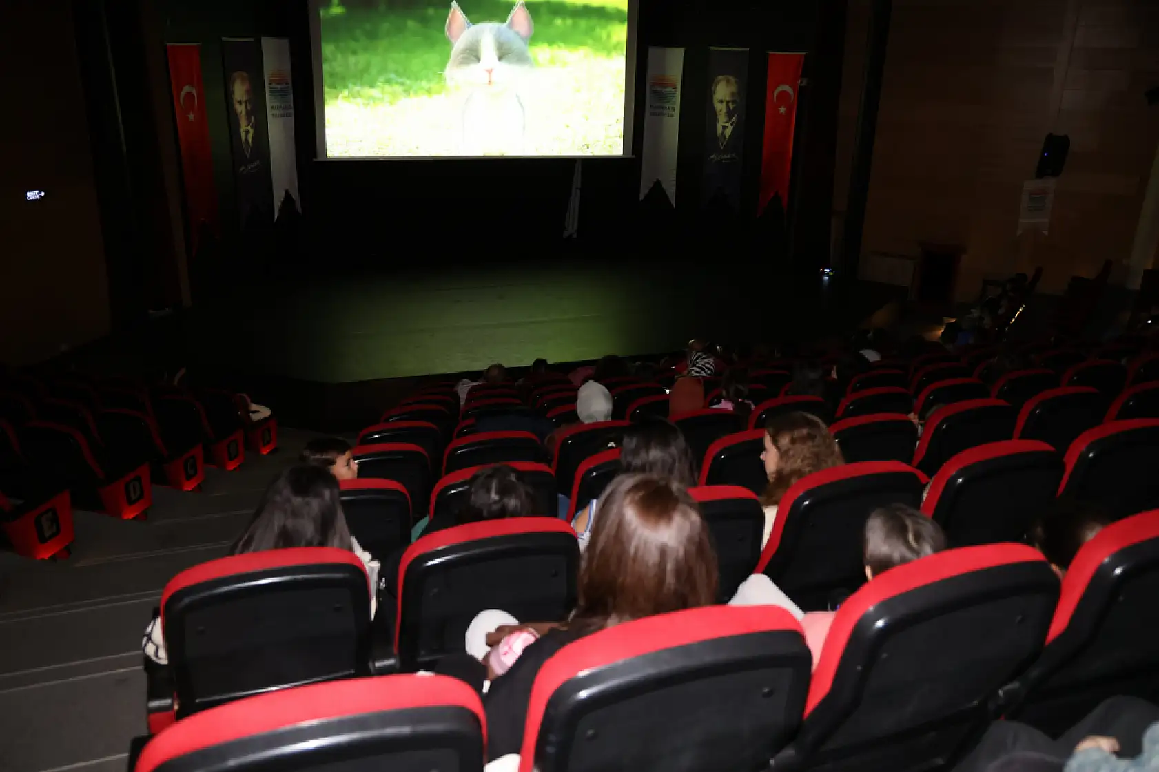 Marmarisli çocuklar tatillerini dolu dolu geçiriyor