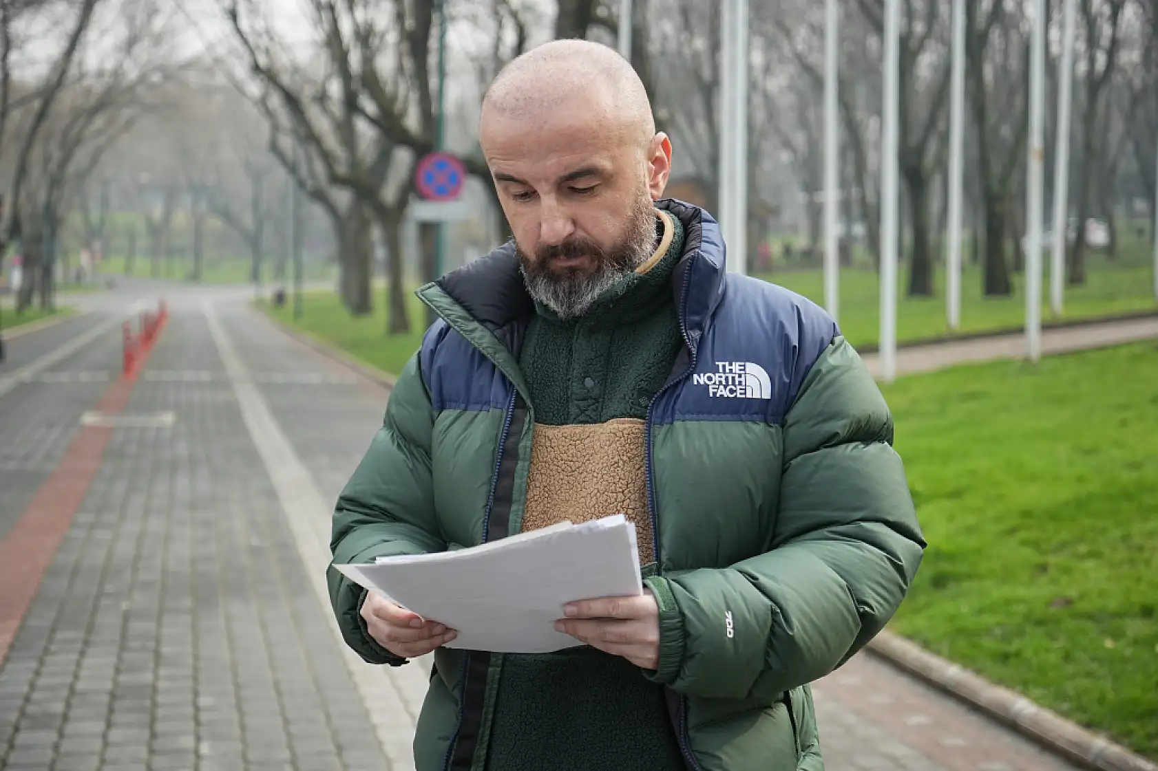 Saç ekerken kulak zarını biçti