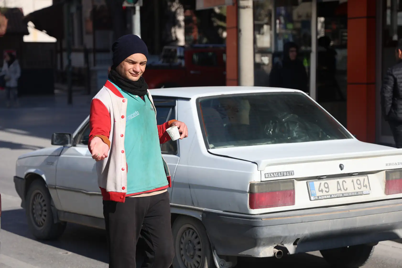 '100 bin lira verseler de bırakmam!' diyerek dilenciliği savundu!