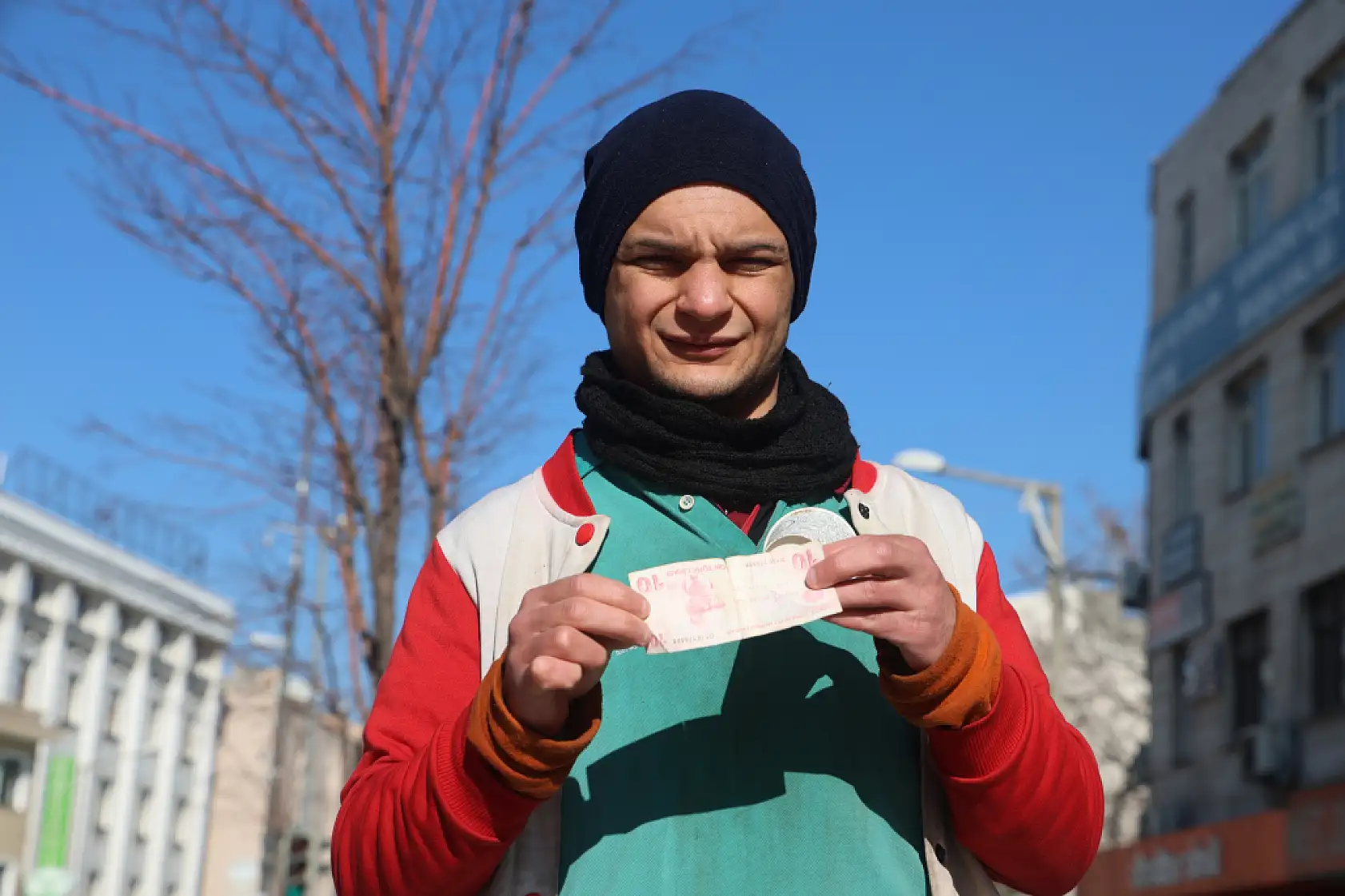 '100 bin lira verseler de bırakmam!' diyerek dilenciliği savundu!