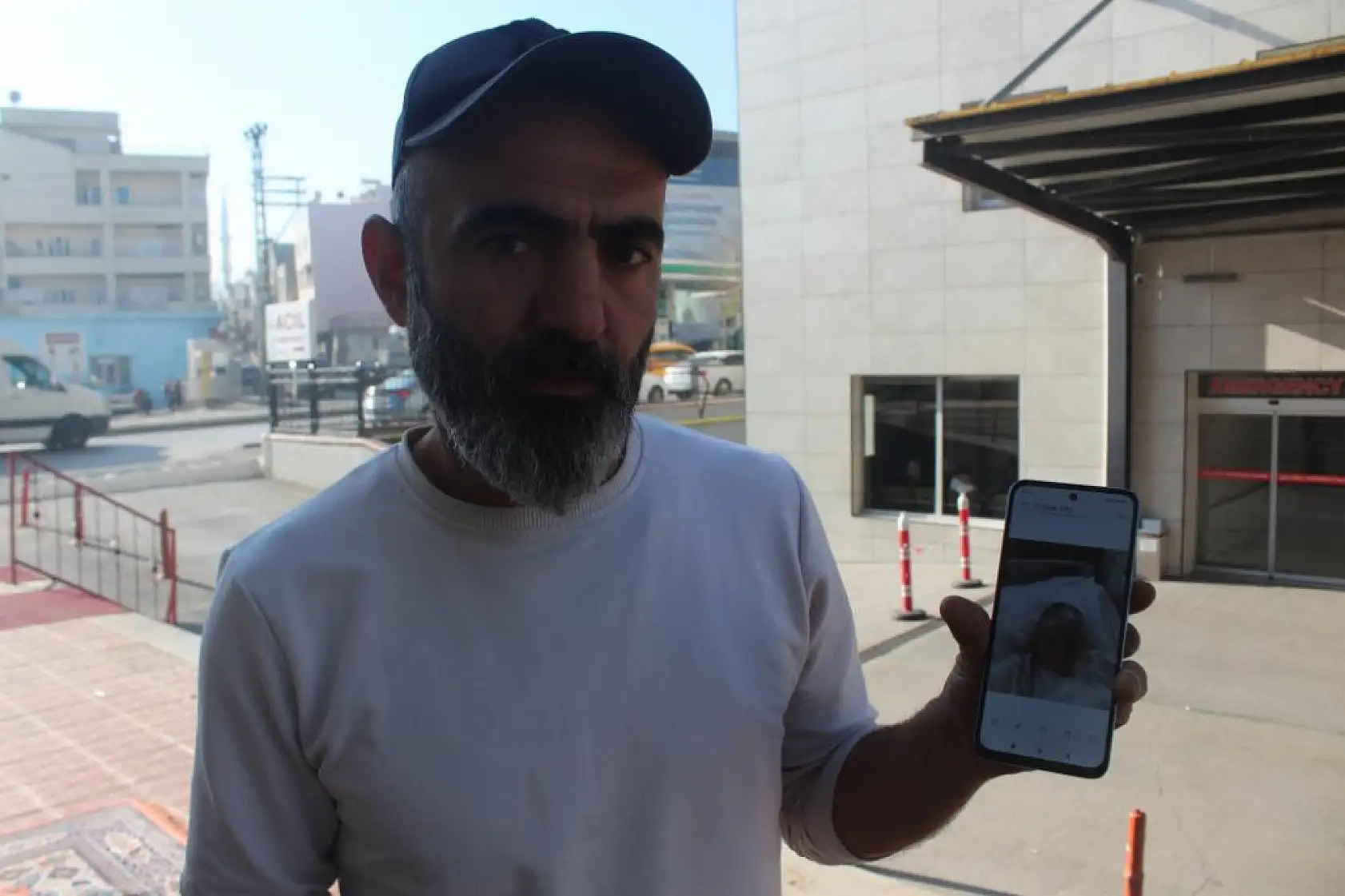 Eşinin satırla ağır yaraladığı kadın yaşadığı dehşeti anlattı