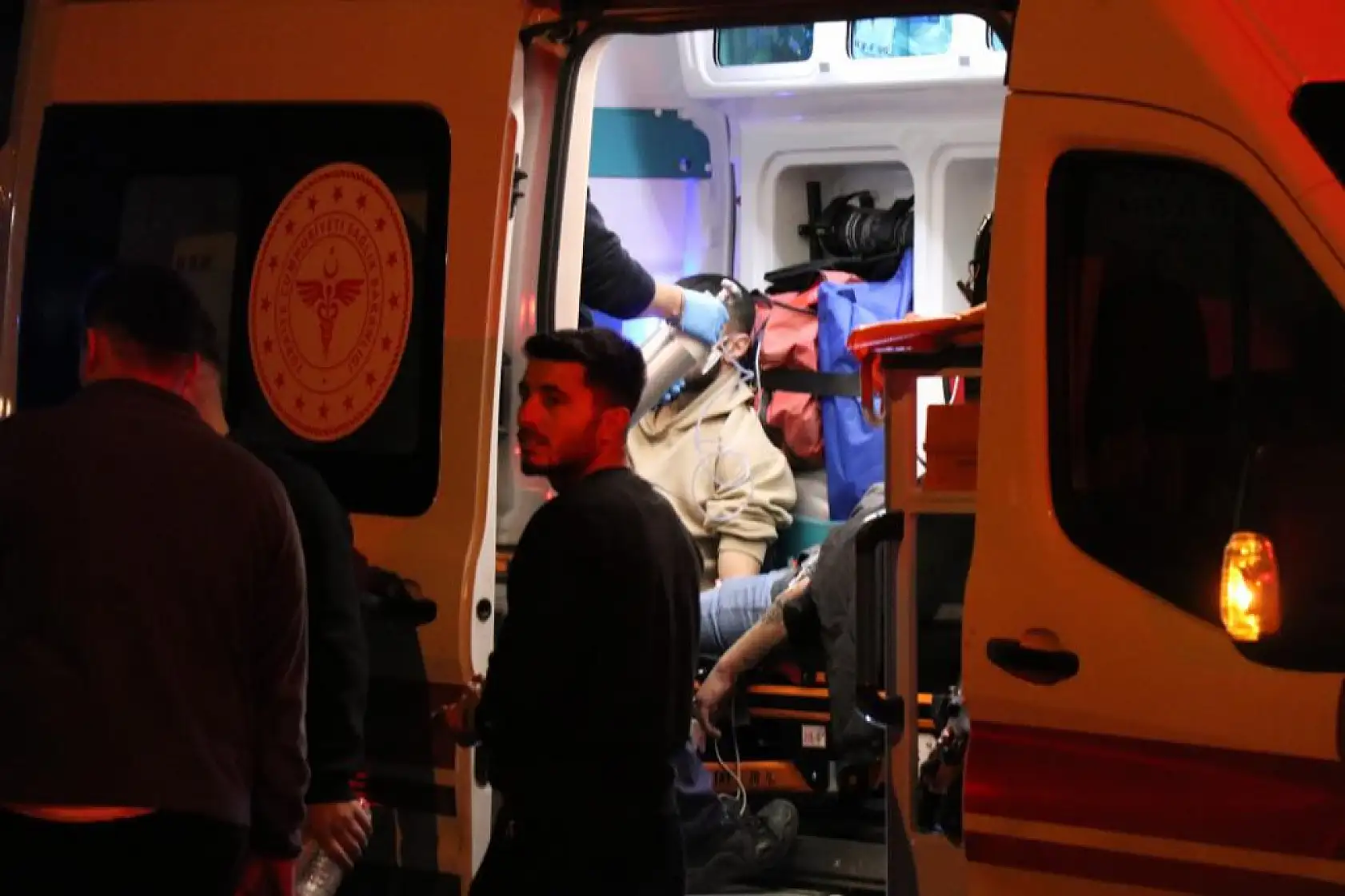 Denizli'de yangın panik yarattı! Mahsur kalanların çektiği o anlar tüyler ürpertti