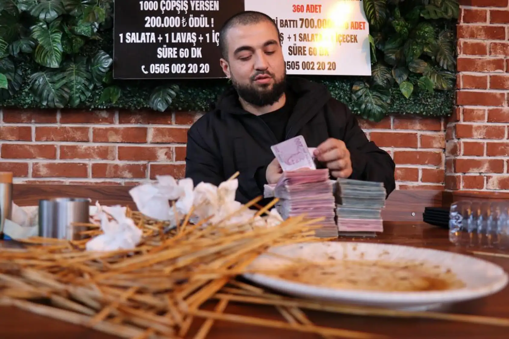 Denizli'de inanılmaz rekor! 360 çöp şiş yedi, servet kazandı