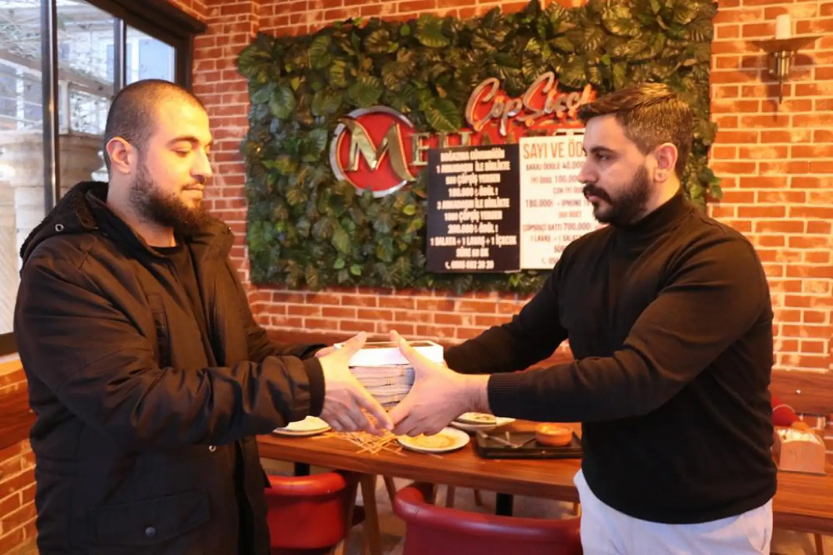 Denizli'de inanılmaz rekor! 360 çöp şiş yedi, servet kazandı