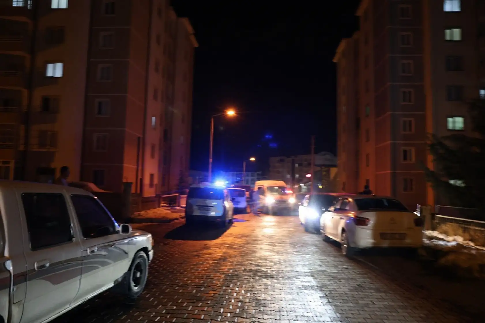 Eski nişanlısını öldürüp intihar etti