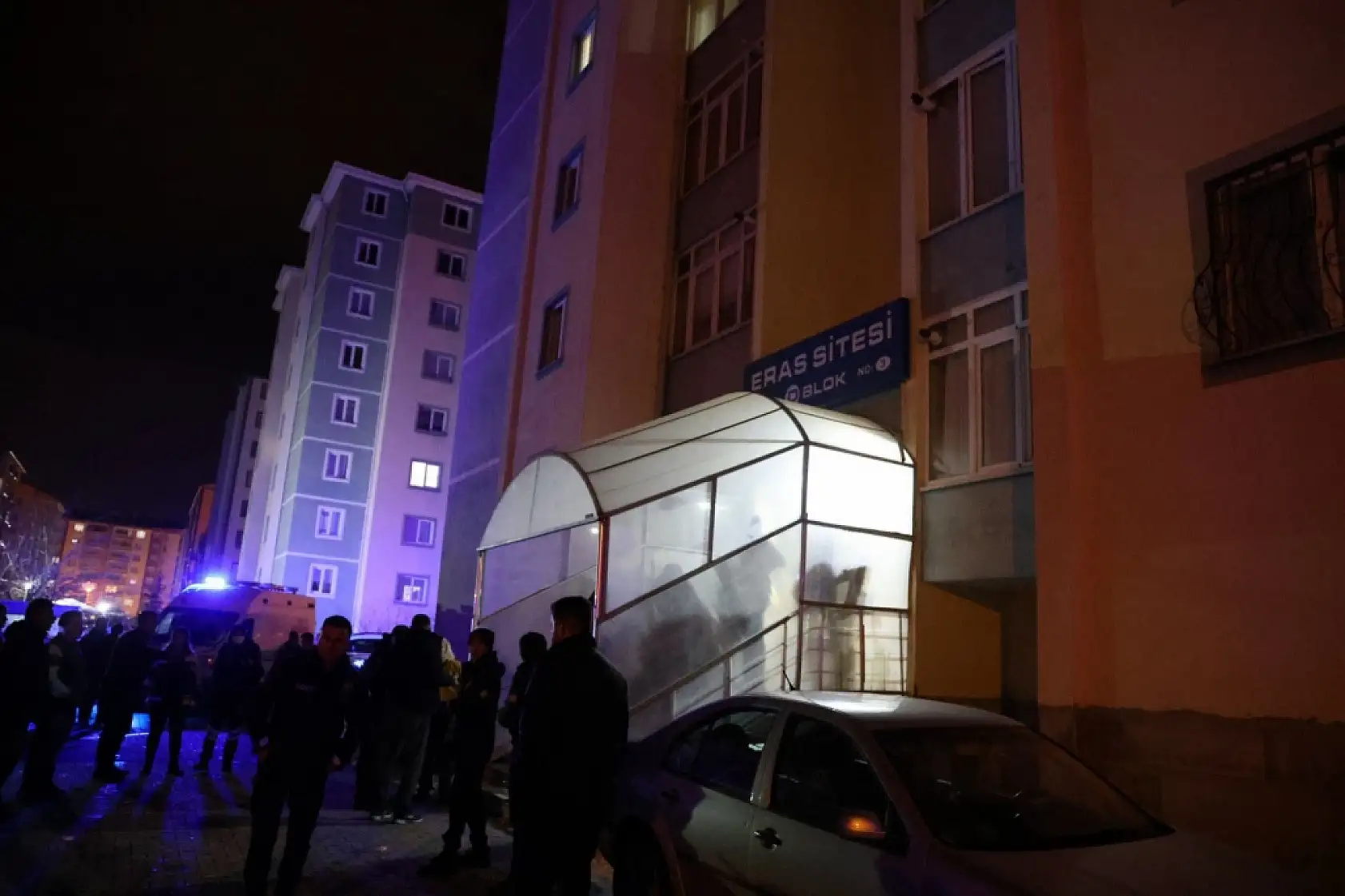 Eski nişanlısını öldürüp intihar etti