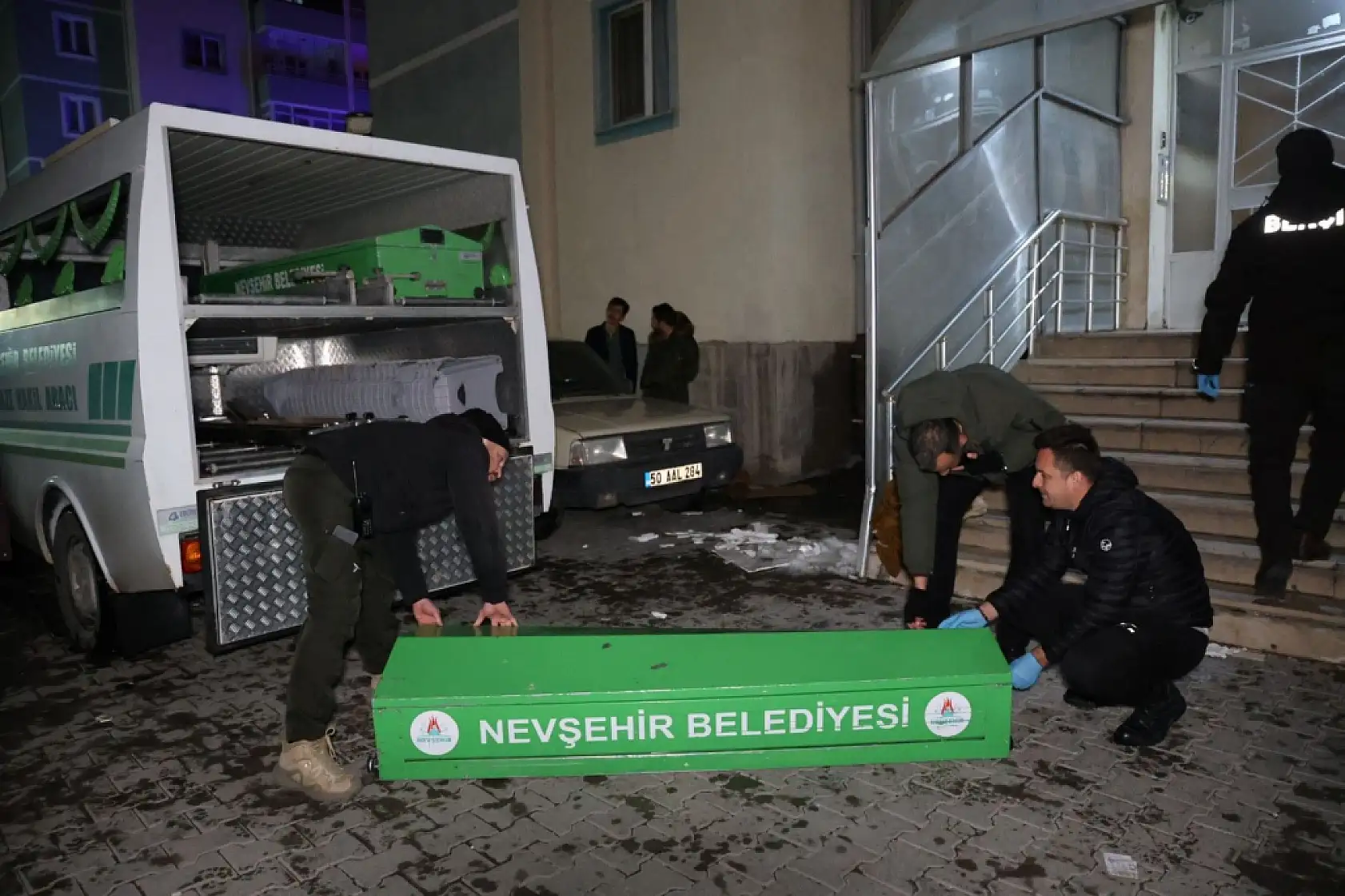 Eski nişanlısını öldürüp intihar etti