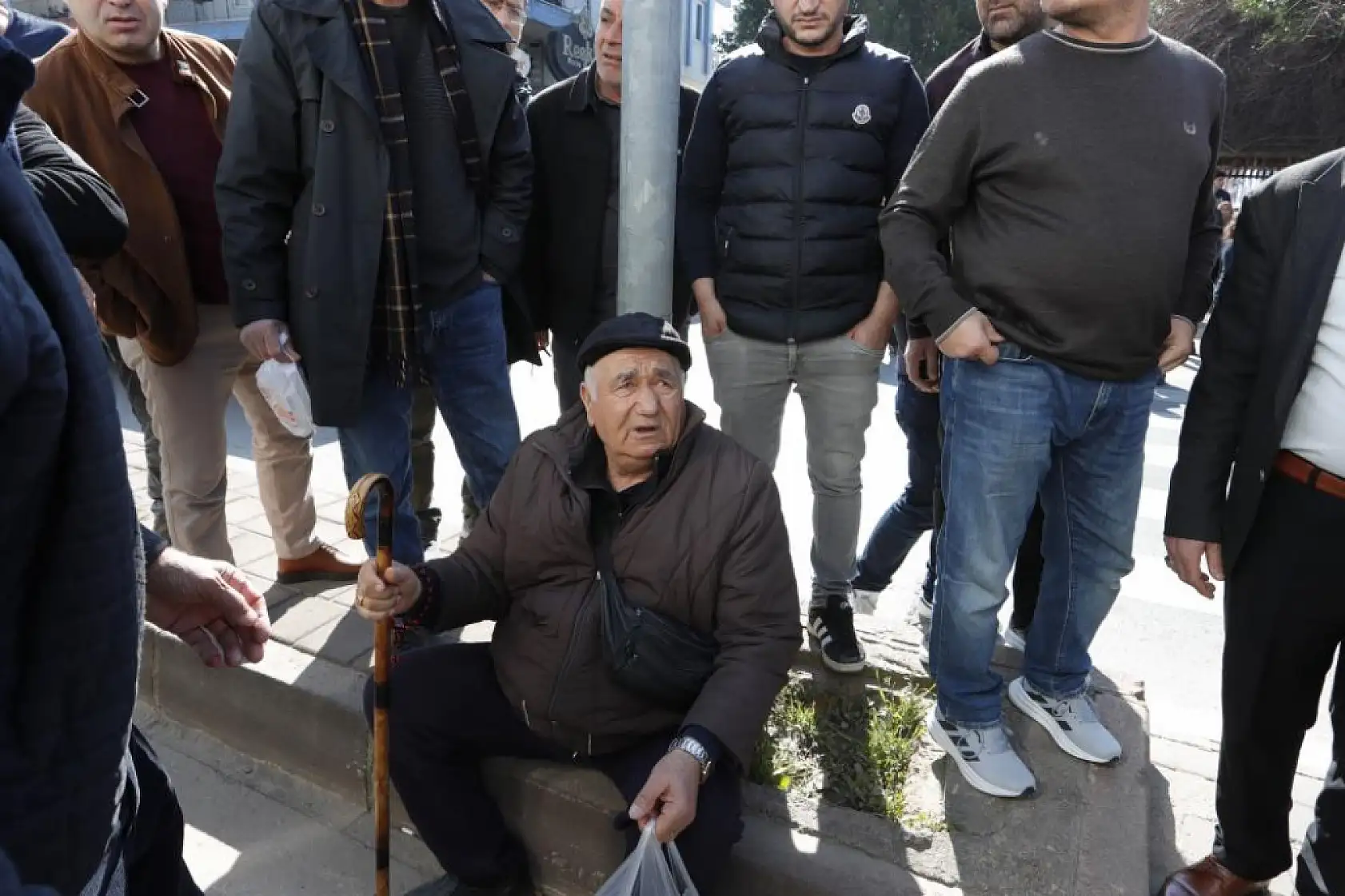 Yaşlı adam tırın altında kaldı, yol arkadaşının 'Vay Ali'm vay' feryadı yürek burktu
