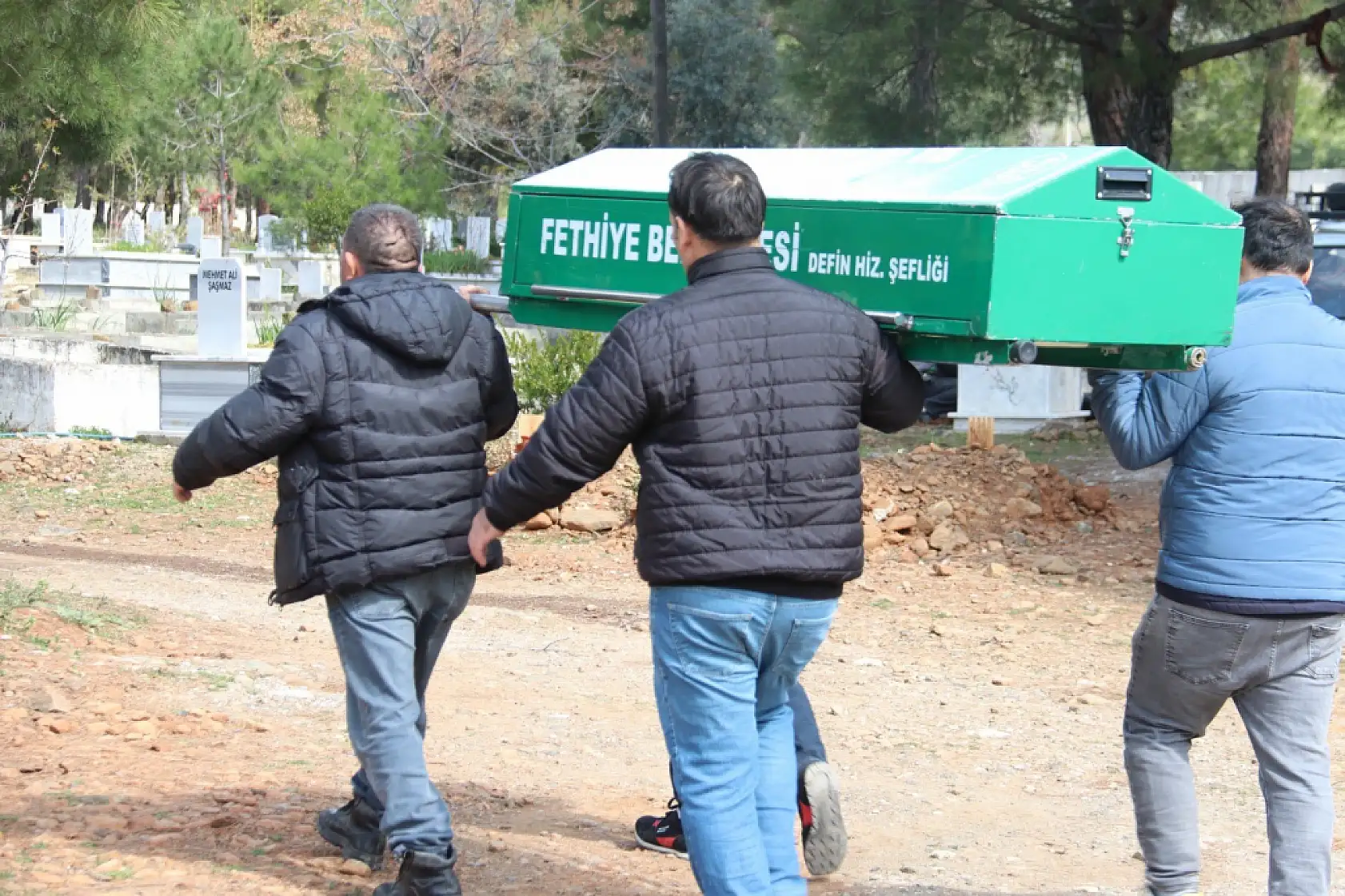 Fethiye'de 20 yıl sonra aydınlatılan cinayetin kurbanı son yolculuğuna uğurlandı
