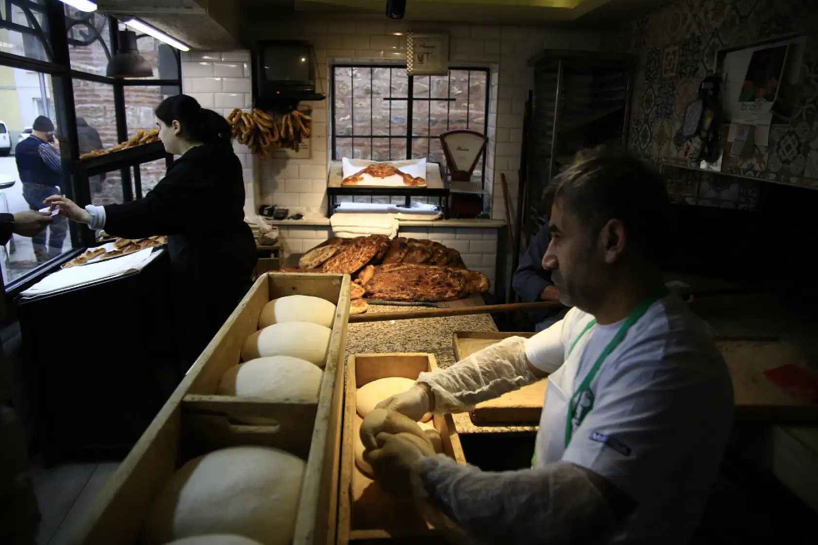 92 yıllık gelenek...İftariyelik tabanca, kılıç, testi ve telefon