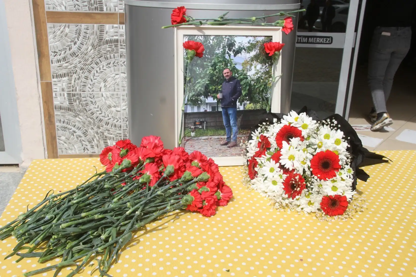 Öğretmen Ballı, son yolculuğuna görev yaptığı okulunda uğurlandı