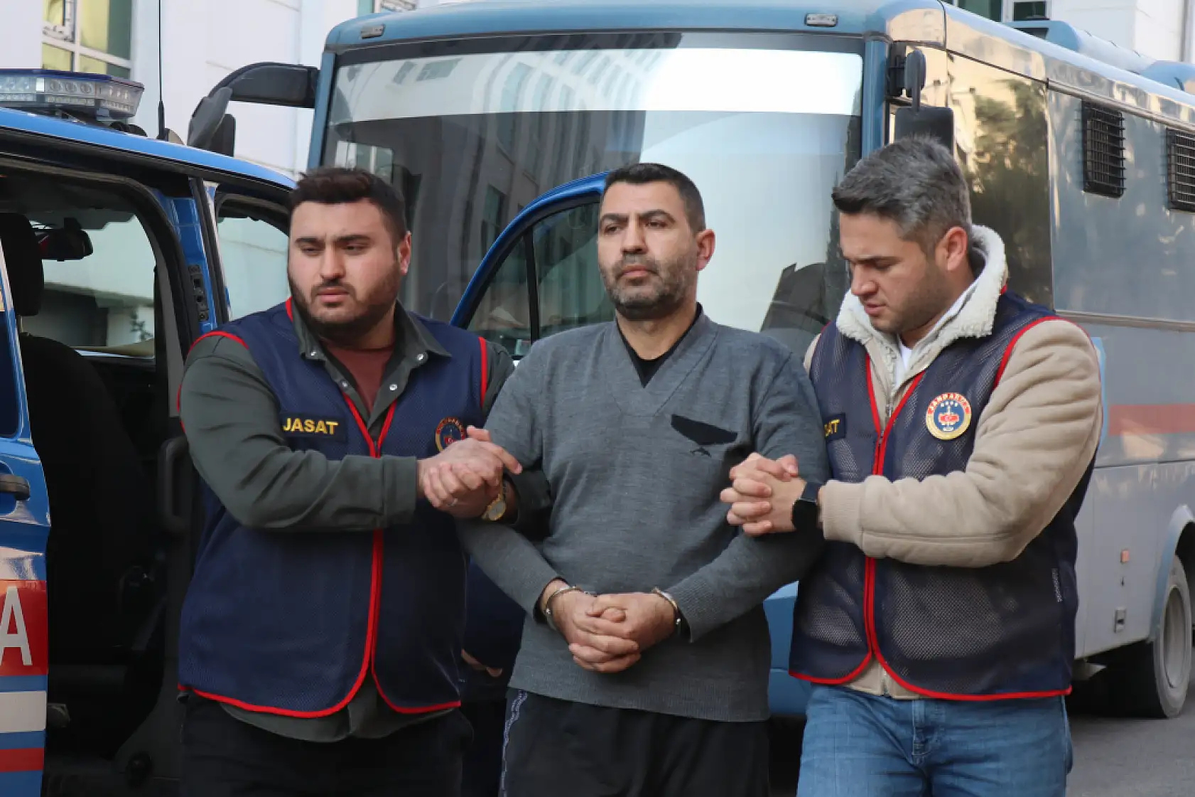 'MİT'çiyim, burada çalışmam gerekiyor' diyerek kendisini işe aldırdı, çok sayıda üst düzey kişiyi dolandırdı