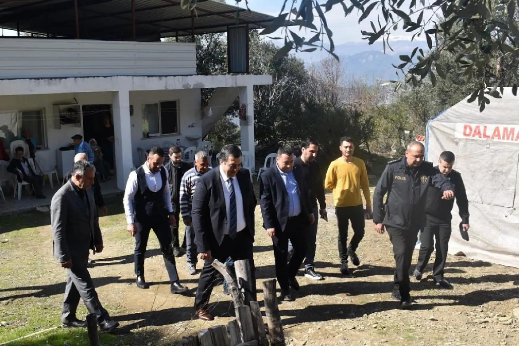 Kaymakam Yakuta, yangında mağdur olan vatandaşla görüştü