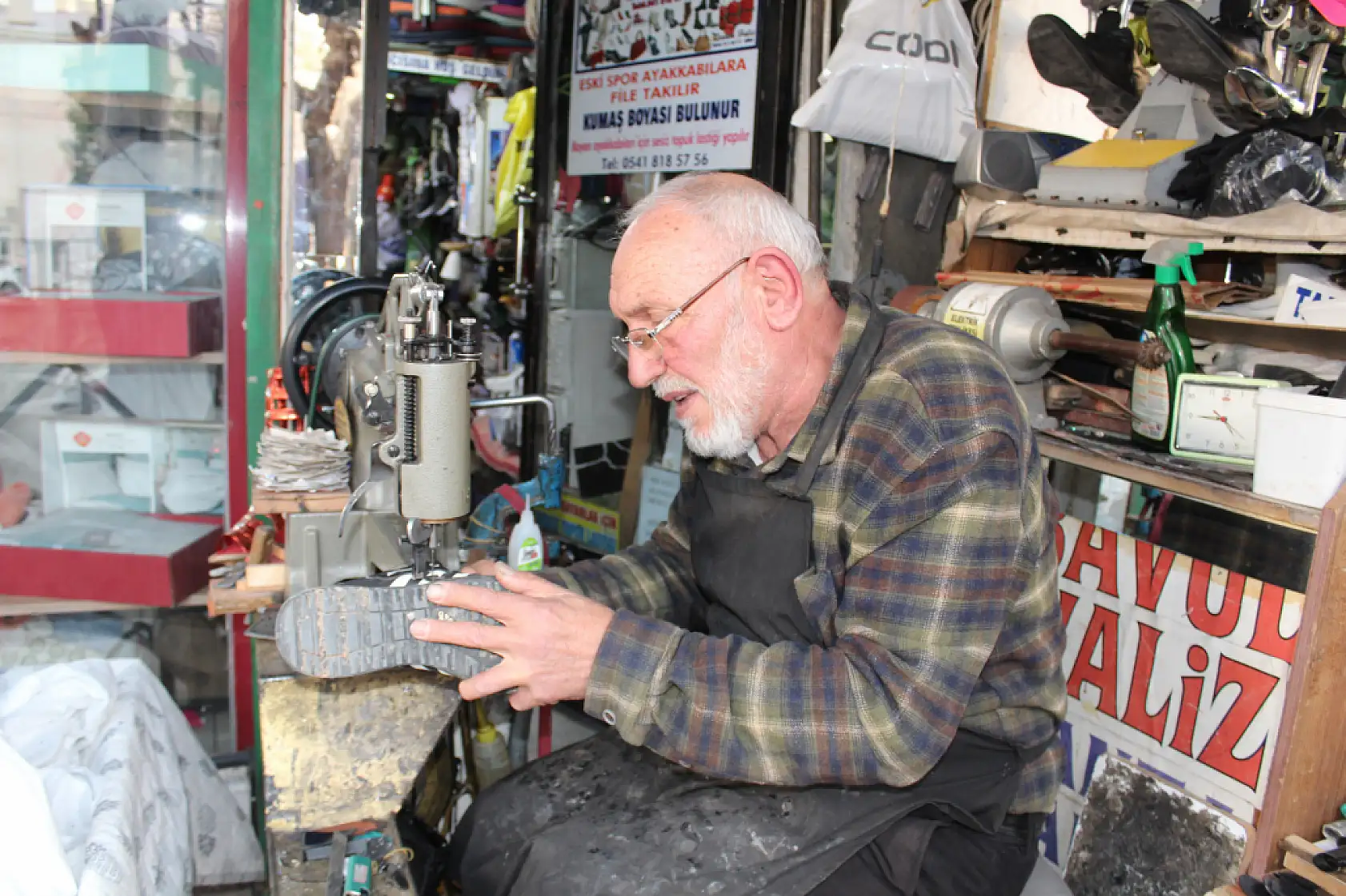 3 metrekarelik dükkana bir ömür sığdırdı