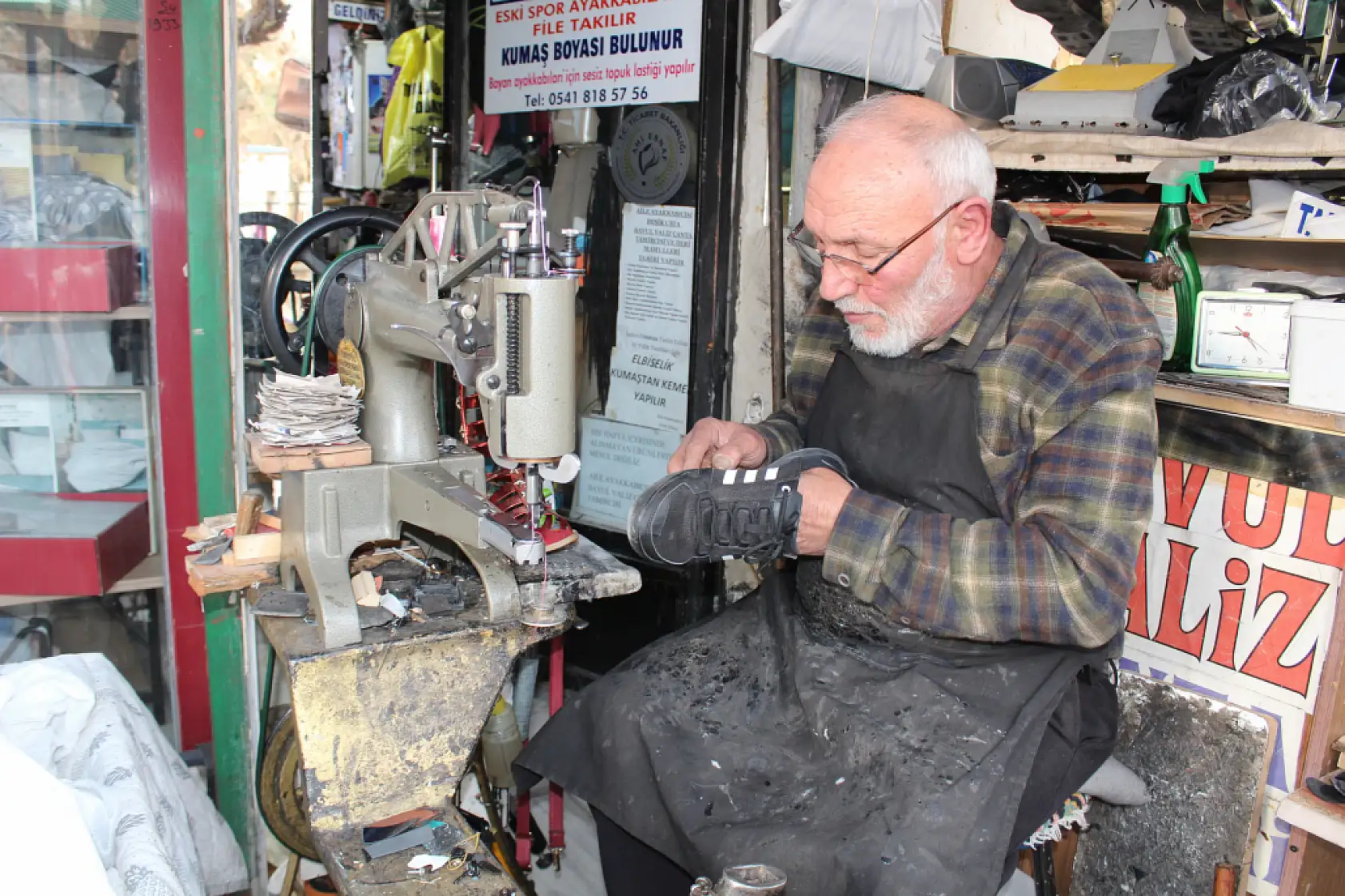 3 metrekarelik dükkana bir ömür sığdırdı