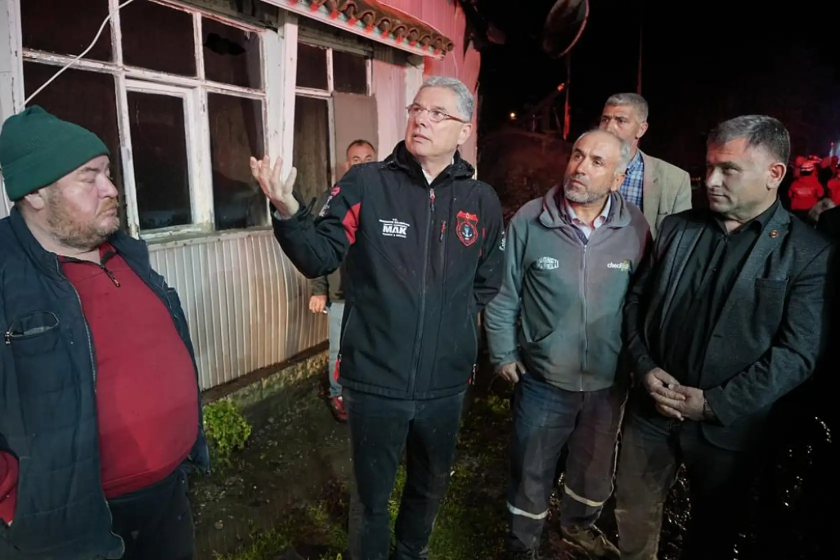 18 ahşap ev alev alev yandı