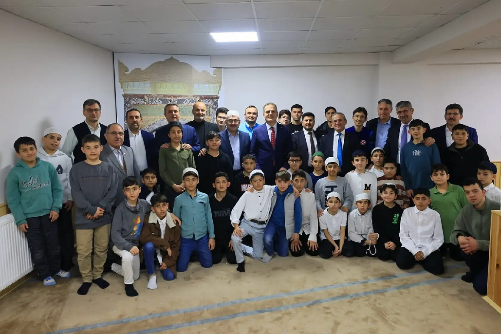 Vali Akbıyık, Kur'an Kursu'nda öğrencilerle iftar programında buluştu