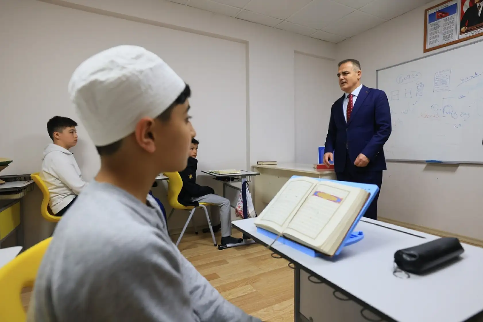 Vali Akbıyık, Kur'an Kursu'nda öğrencilerle iftar programında buluştu