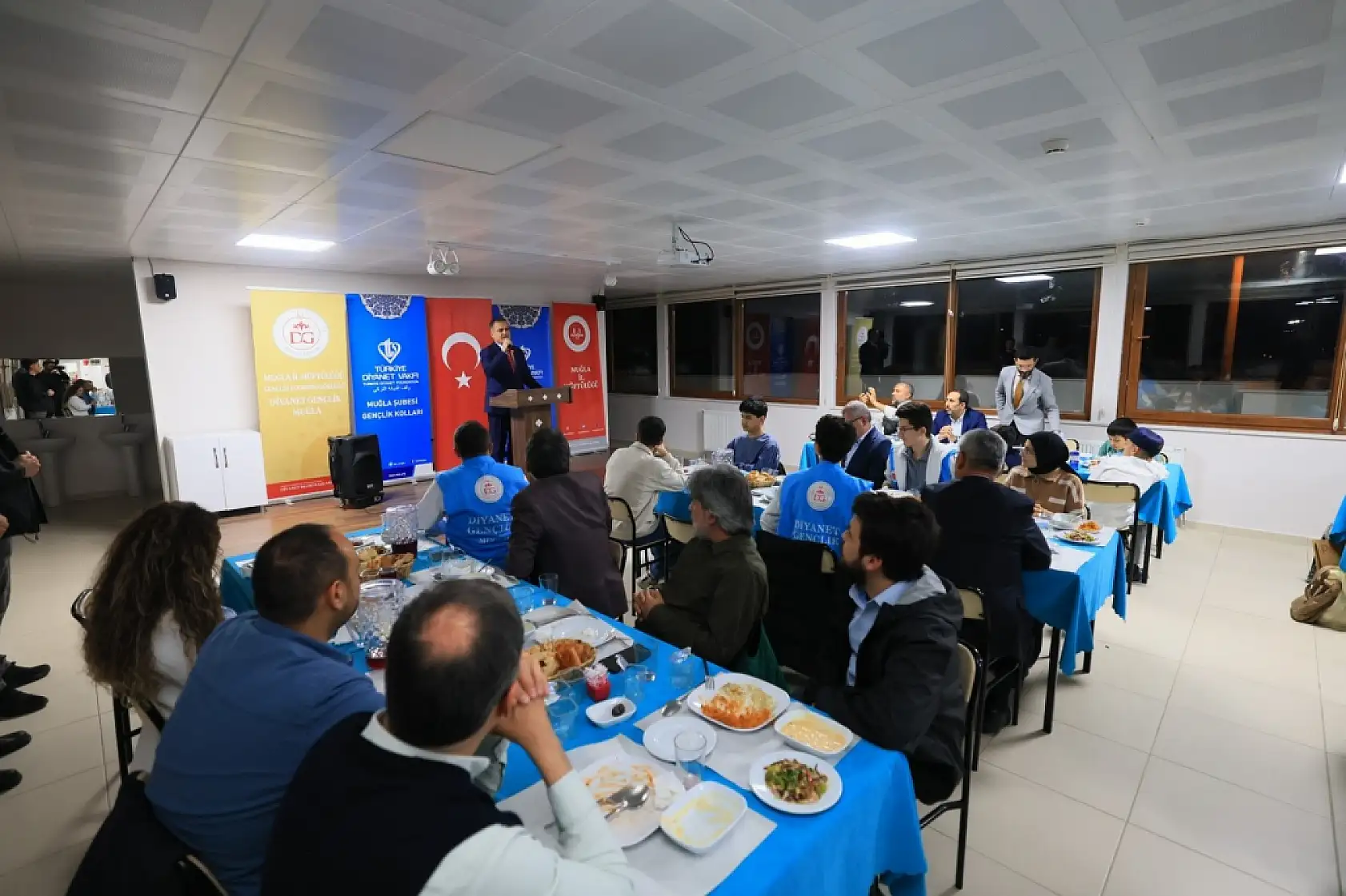 Vali Akbıyık, Kur'an Kursu'nda öğrencilerle iftar programında buluştu