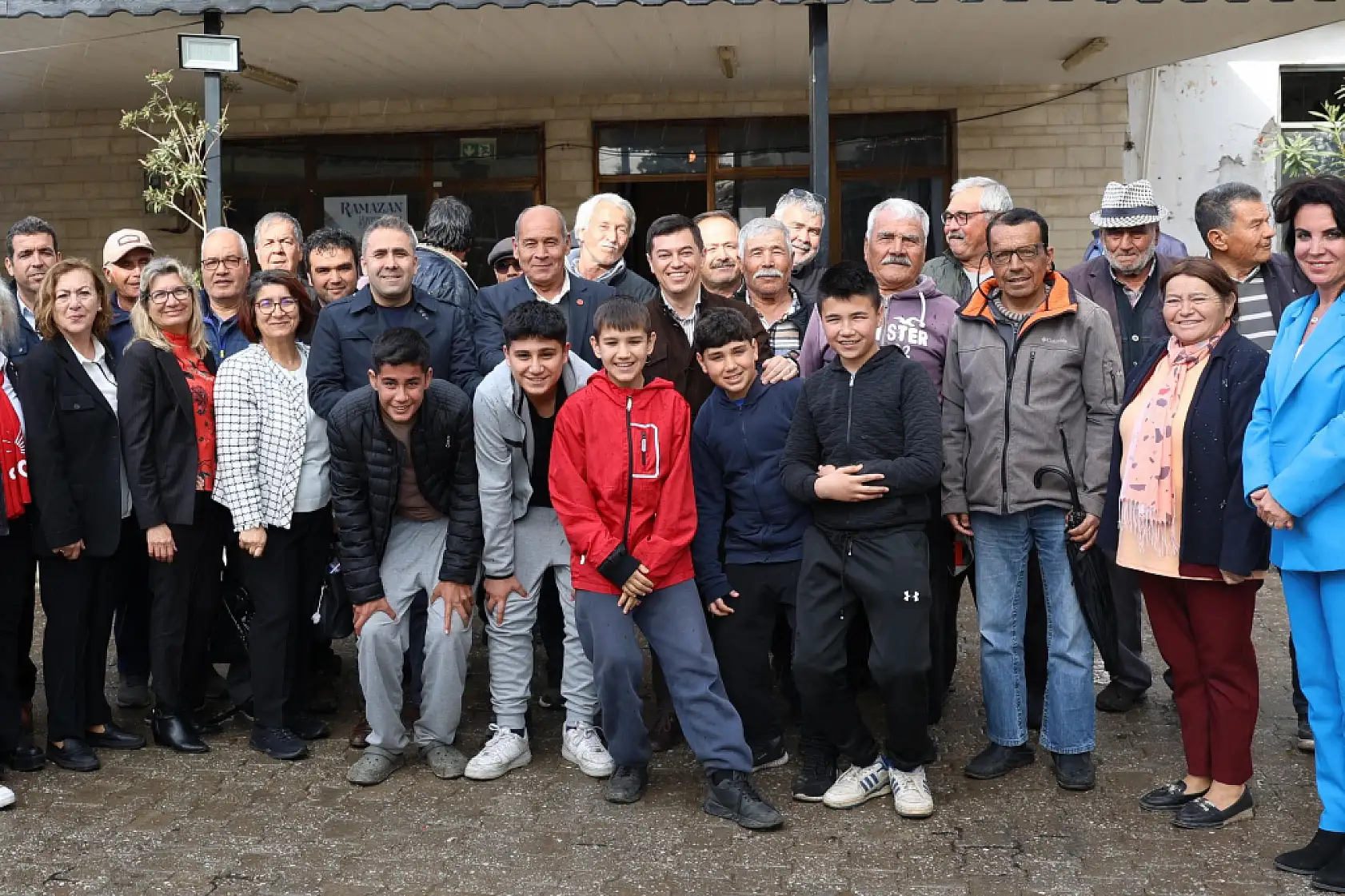 Başkan Ünlü, vatandaşlarla bayramlaştı