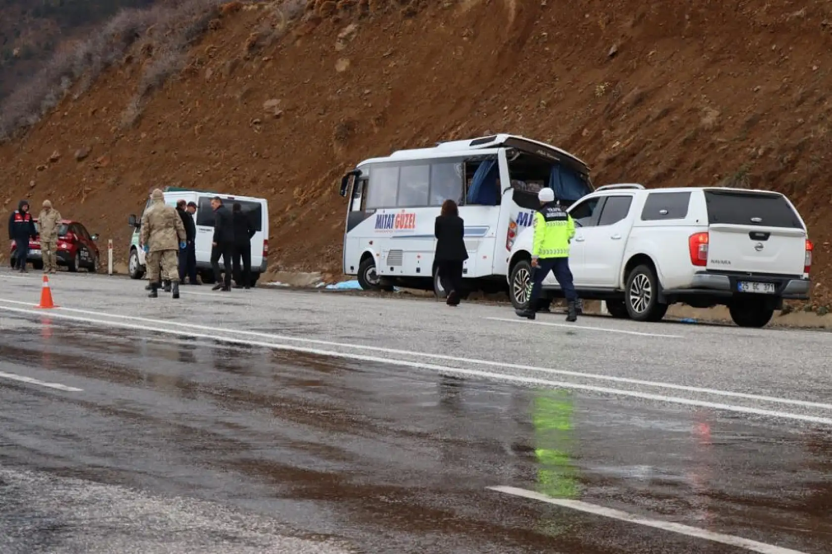 Servis aracı kaza yaptı: 11 yaralı, 1 ölü