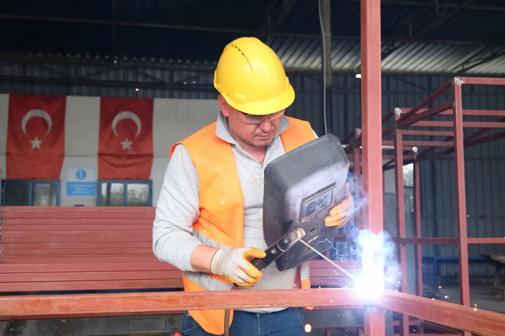 Belediye atölyelerinde plaj hazırlıkları sürüyor