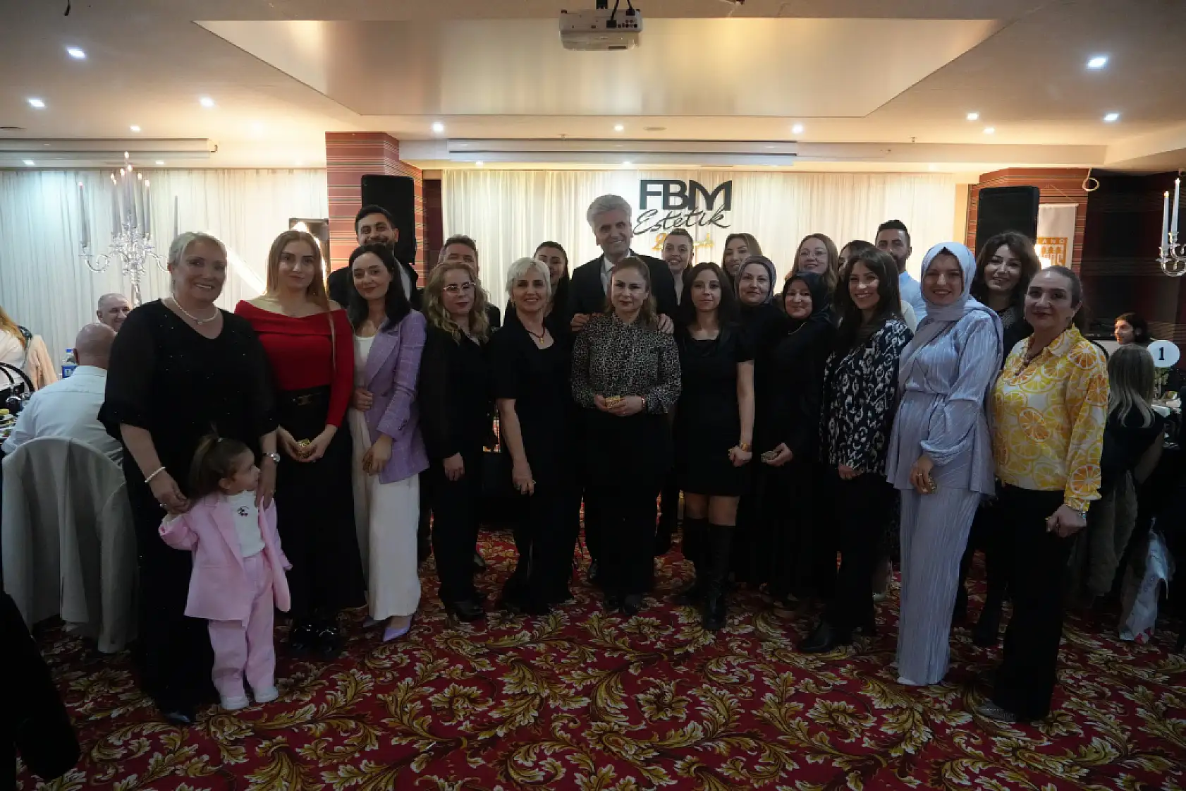 83 yaşındaki Bedia Akartürk: 'Halkıma daha güzel görünmek için ameliyat oldum'