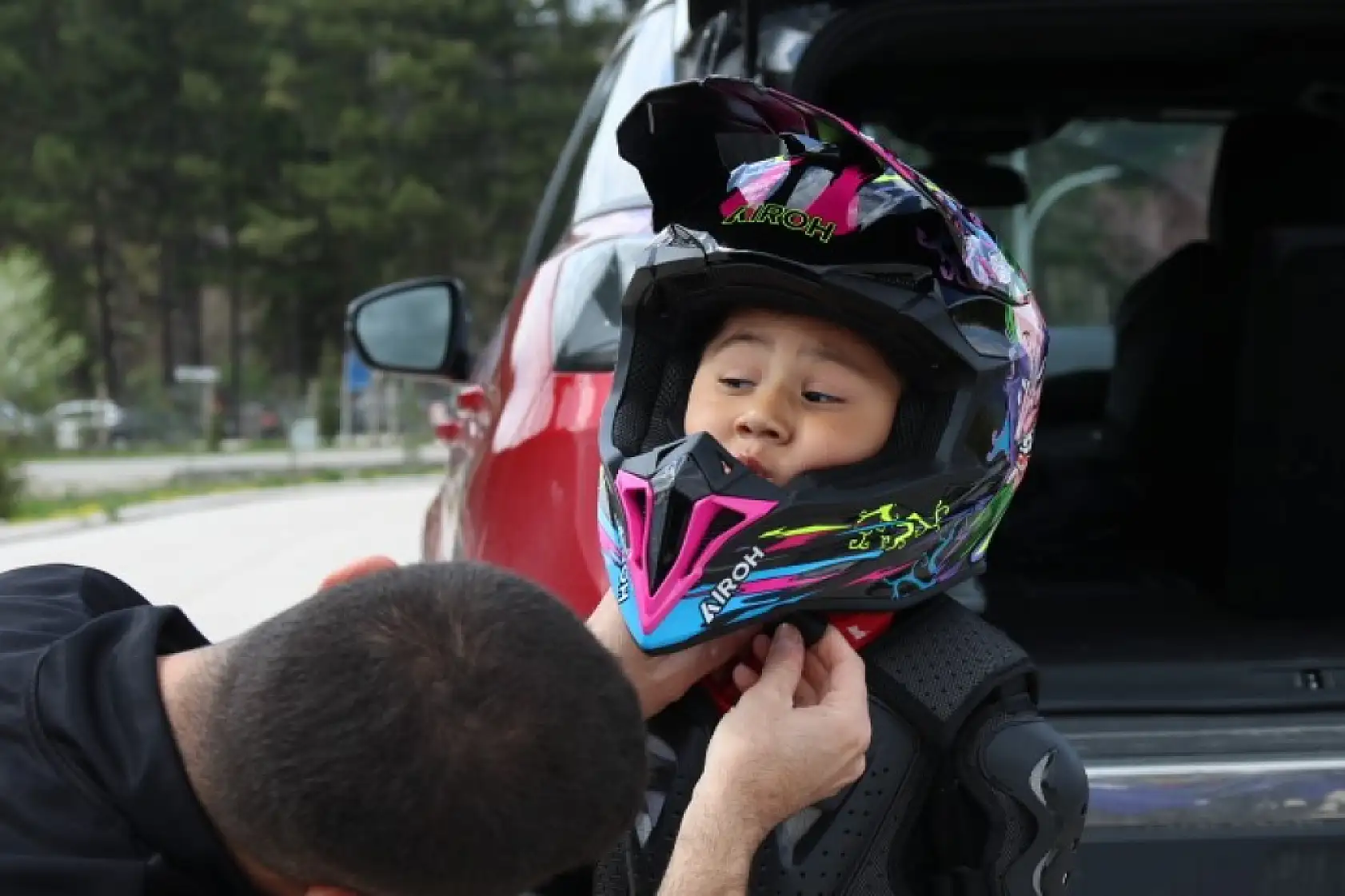 Zayn'a rakip Eskişehir'den çıktı: 3 yaşındaki Atakan motosikletiyle pistlerin tozunu attırıyor