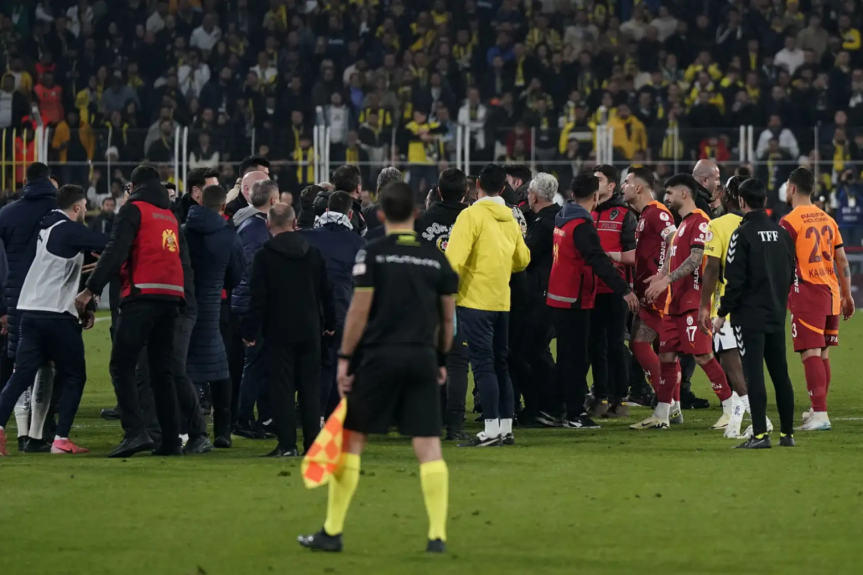 Barış Alper Yılmaz ve Kerem Demirbay'a 1'er maç ceza