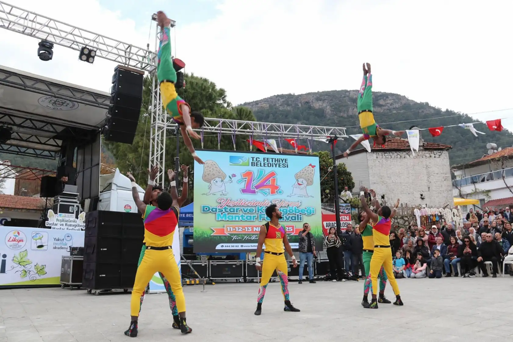 Etiyopya Akrobasi Grubu Yeşilüzümlü Festivali'nde nefes kesti
