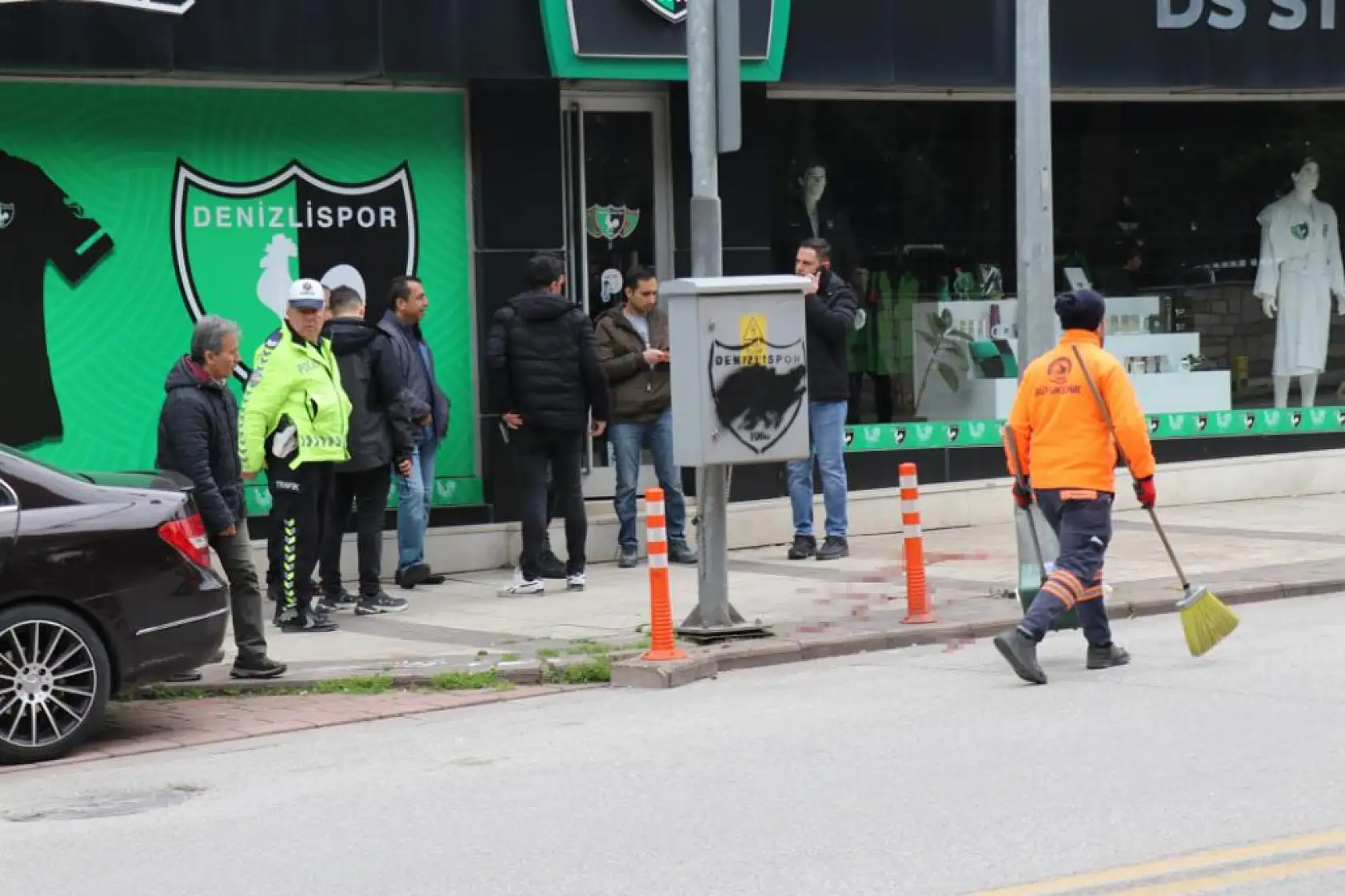 Cezaevinden izinli çıktı, eski eşini sokak ortasında katletti