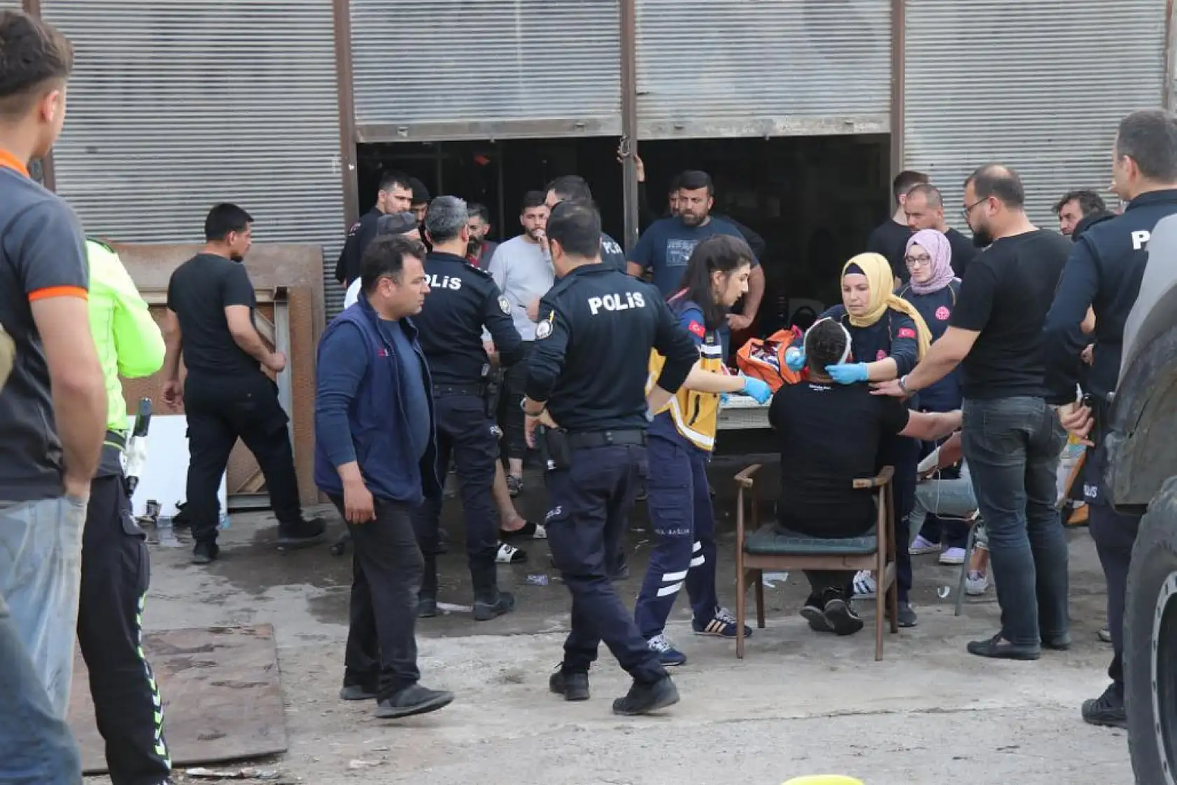 Otogaz servisinde büyük patlama : Sigara yakmak isterken sızan gaz bir anda parladı, 3'ü ağır 8 kişi yaralandı