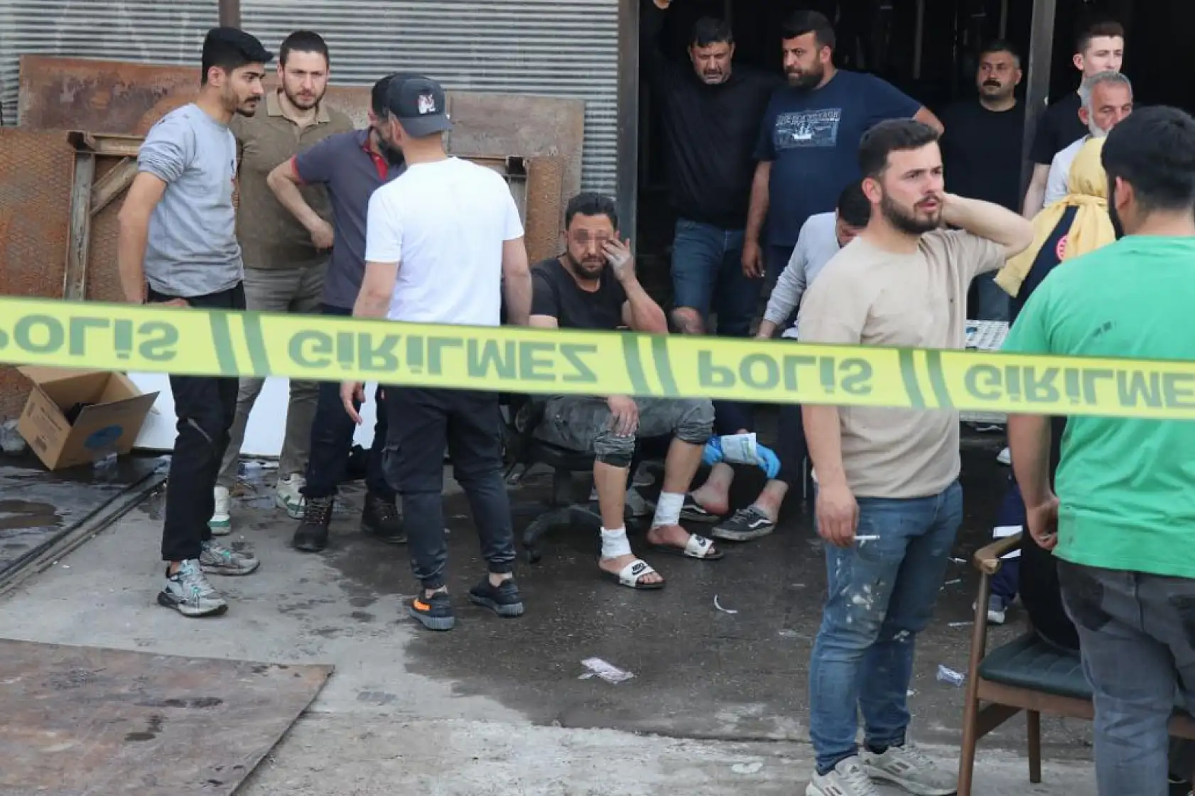 Otogaz servisinde büyük patlama : Sigara yakmak isterken sızan gaz bir anda parladı, 3'ü ağır 8 kişi yaralandı