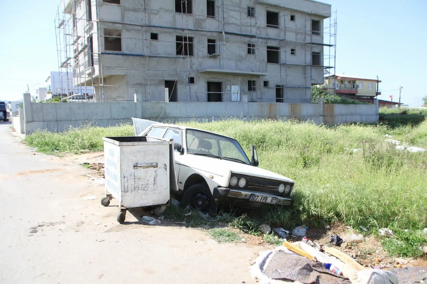 Bu da oldu: Buzdolabı, televizyon derken Fiat Tofaş otomobil de çöpe atıldı