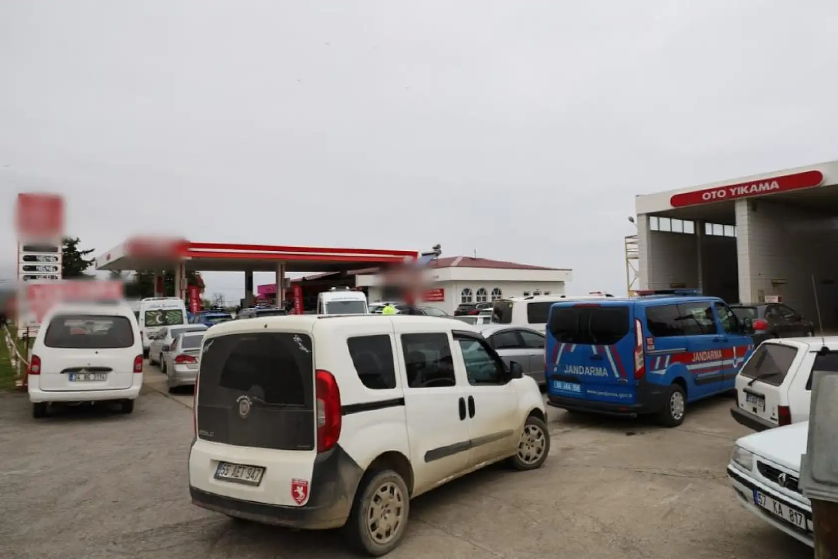 Boşanma aşamasındaki eşini vurup intihar etti