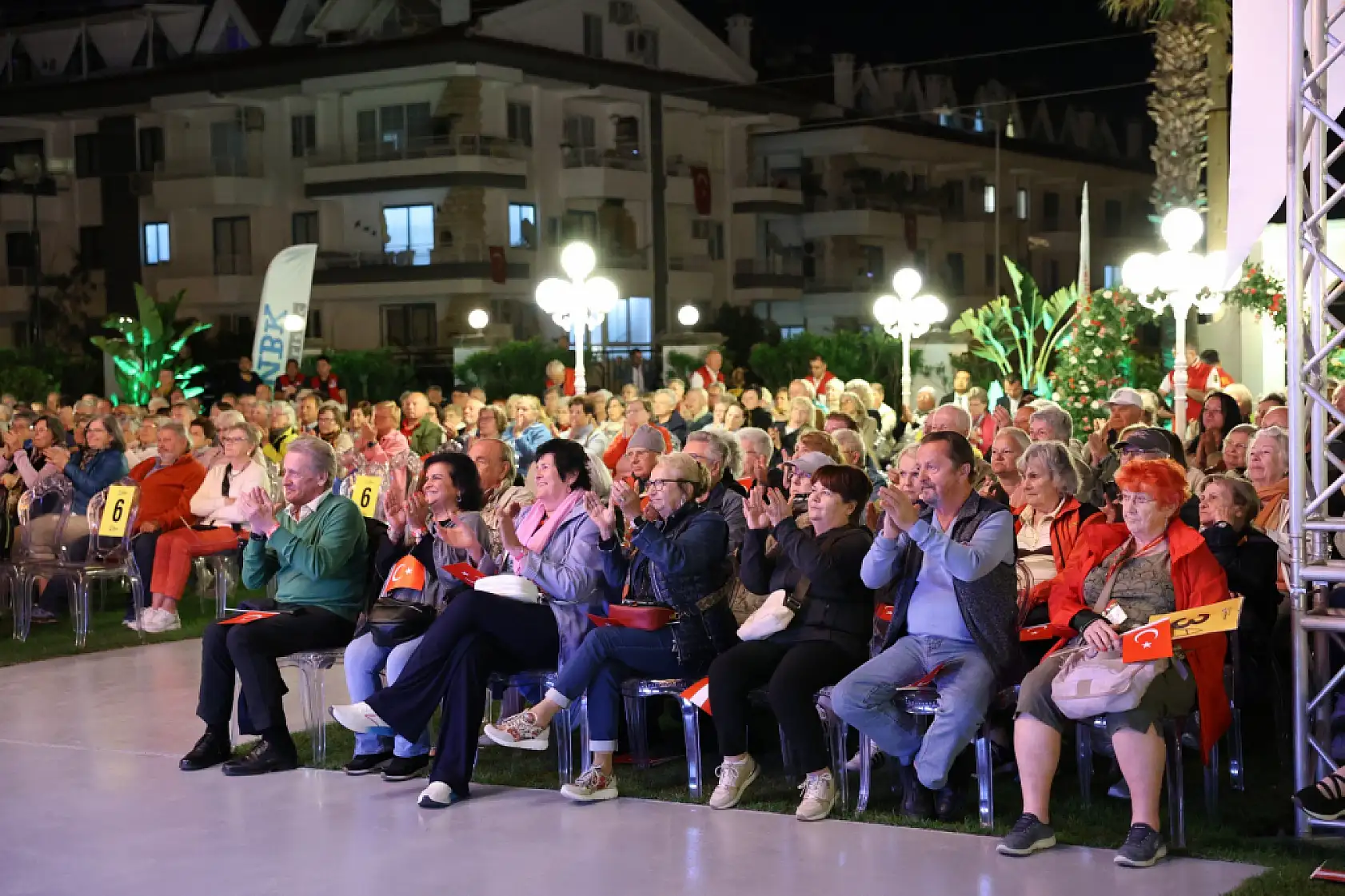 Avusturyalı Turistlere 'Hoş geldiniz' partisi
