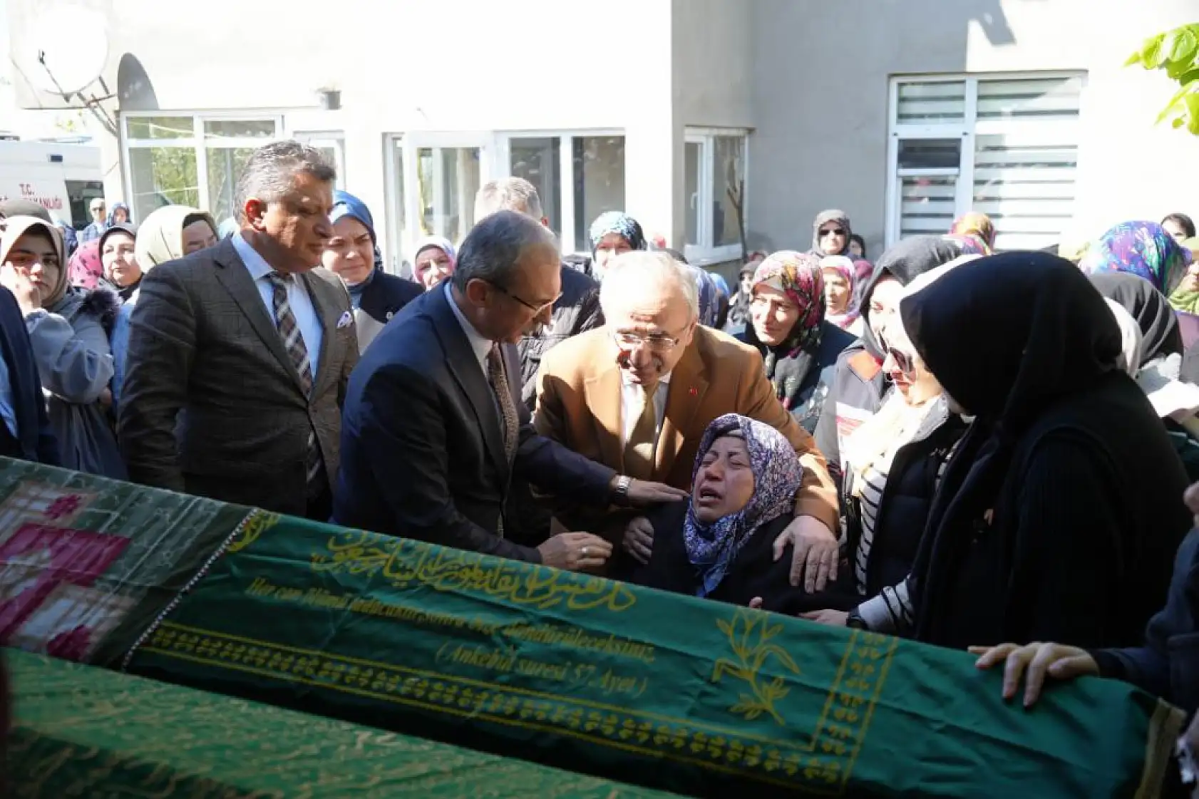 Samsun'daki heyelan faciası: Baba ve iki çocuğu gözyaşları içinde uğurlandı