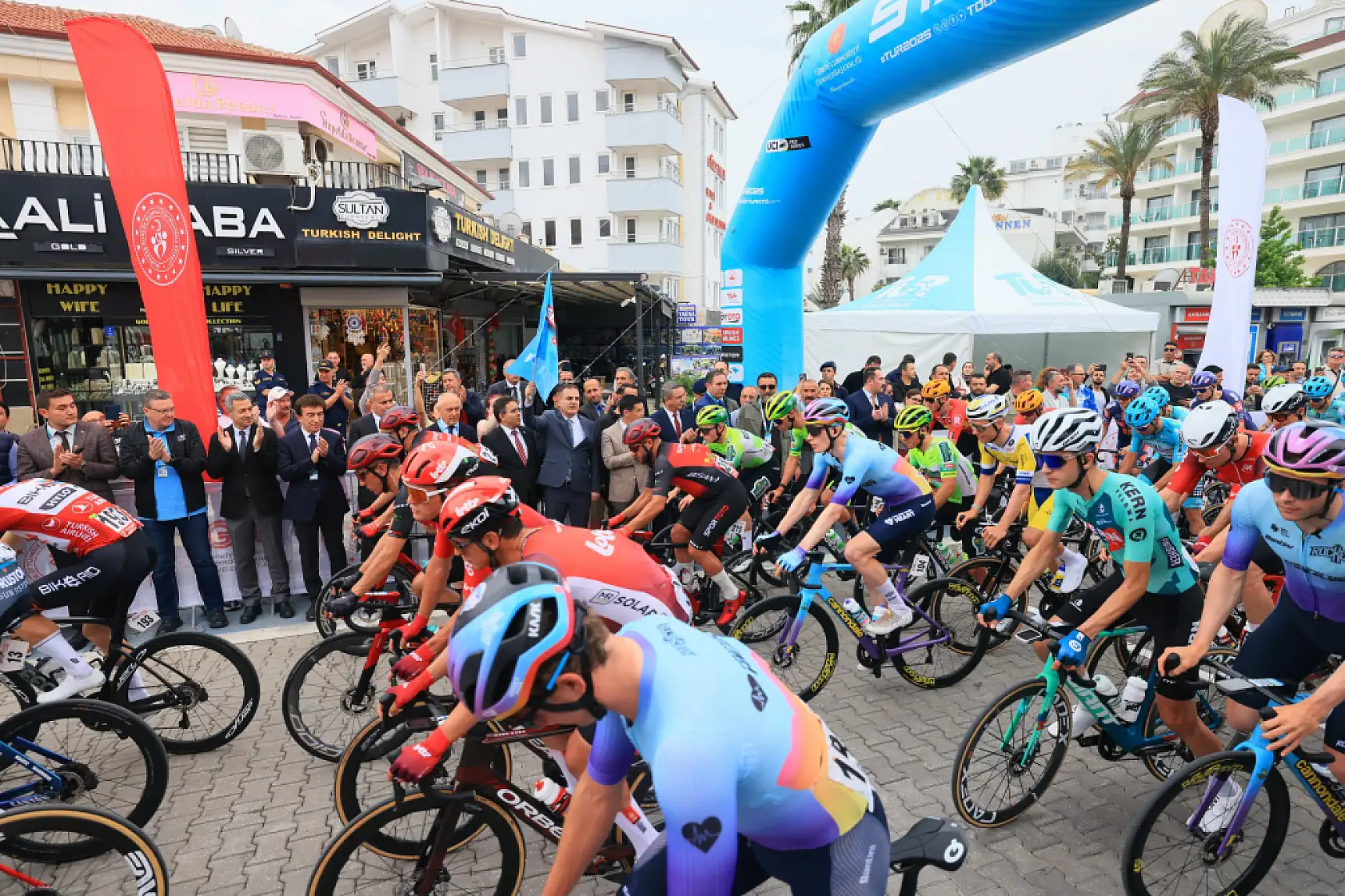 Cumhurbaşkanlığı Bisiklet turunun Marmaris-Kıran parkurunun startı verildi