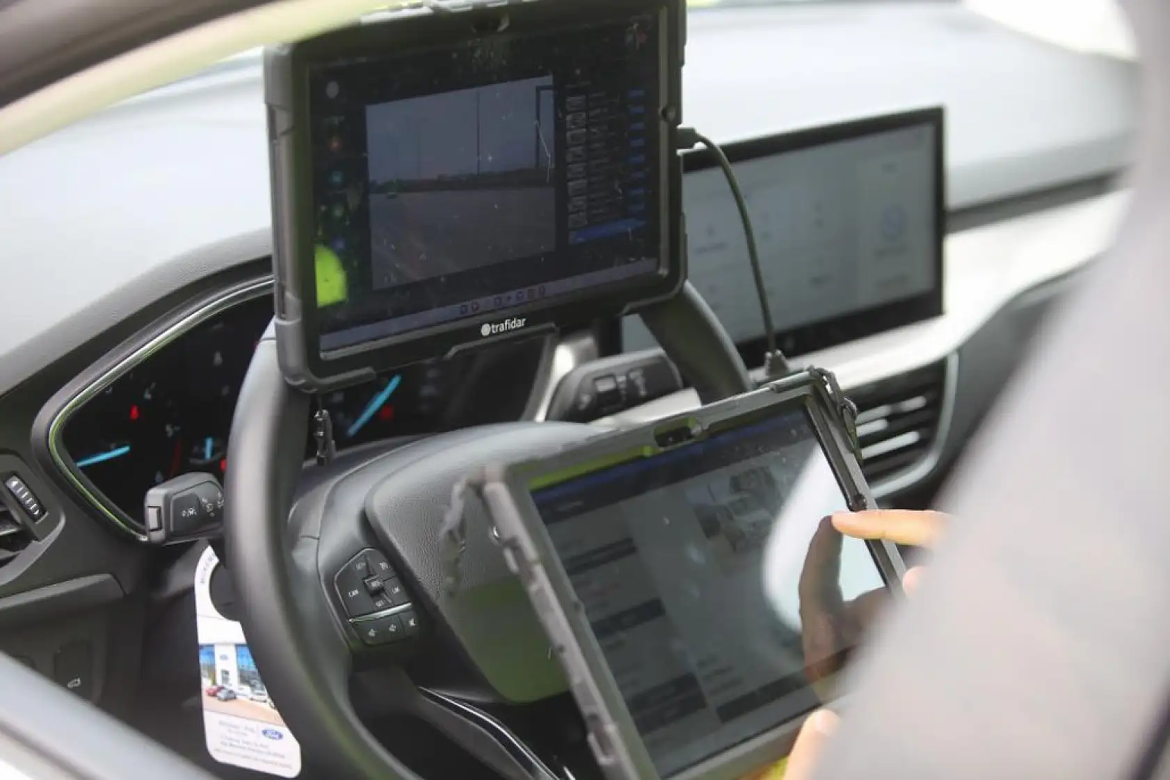 Bu radar kural tanımazlara geçit vermiyor...Aynı anda 4 araca ceza yazıyor