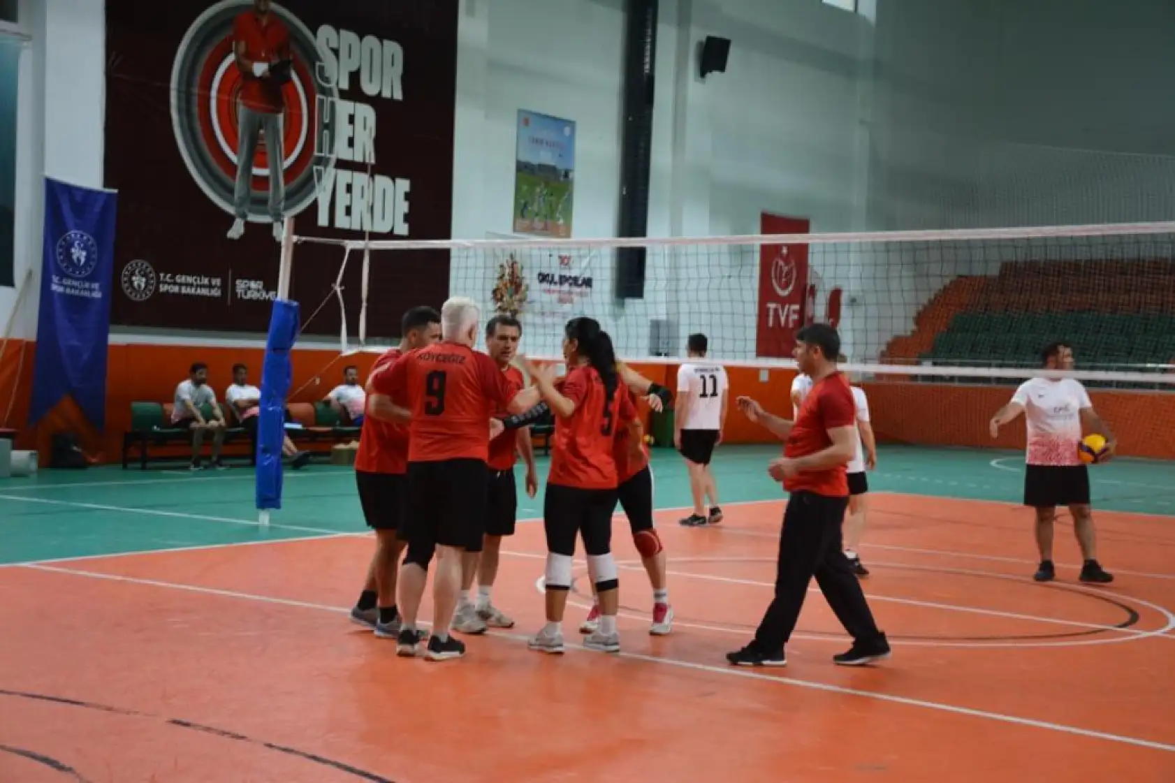 Köyceğizli ve Seydikemerli yöneticiler spor müsabakalarında buluştu