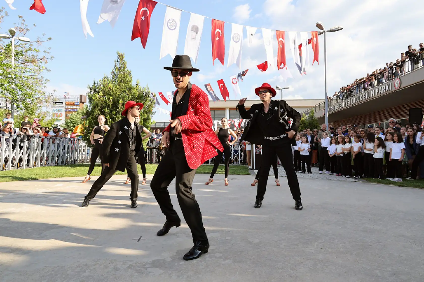 Dansın tüm renkleri Menteşe'de buluştu